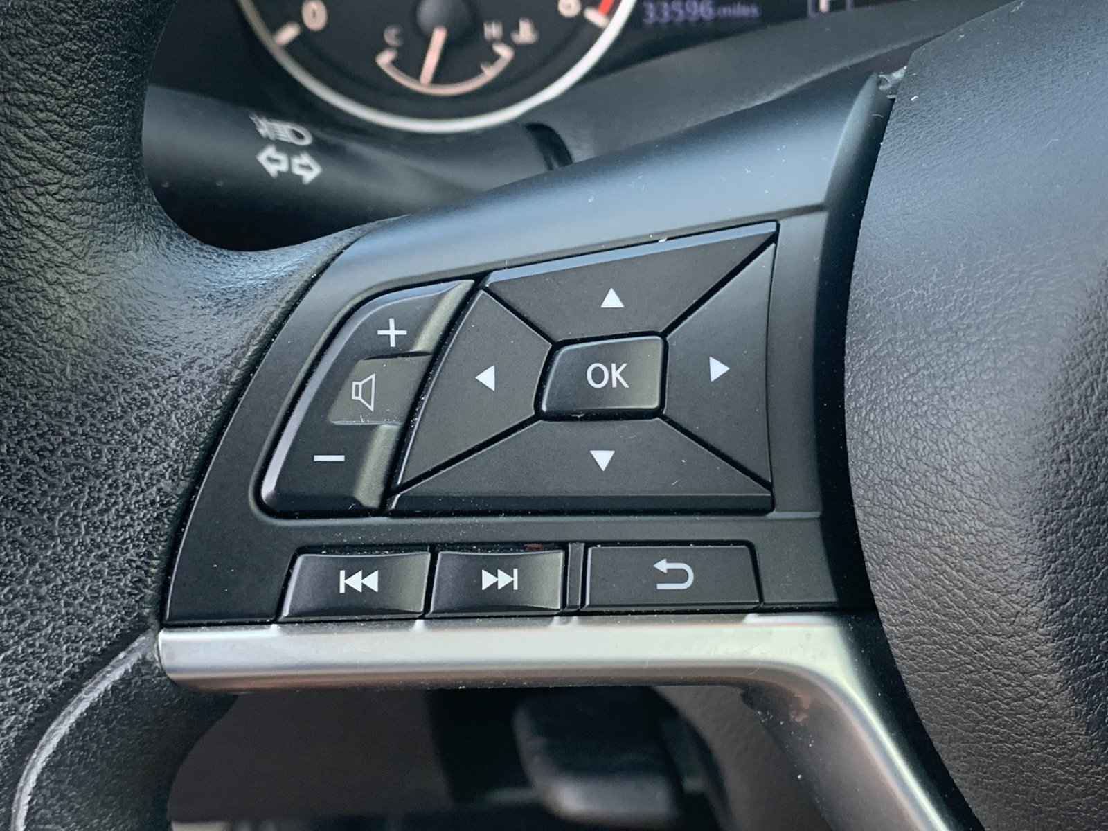 Used 2025 Gun Metallic Nissan 2.5 SV image 28