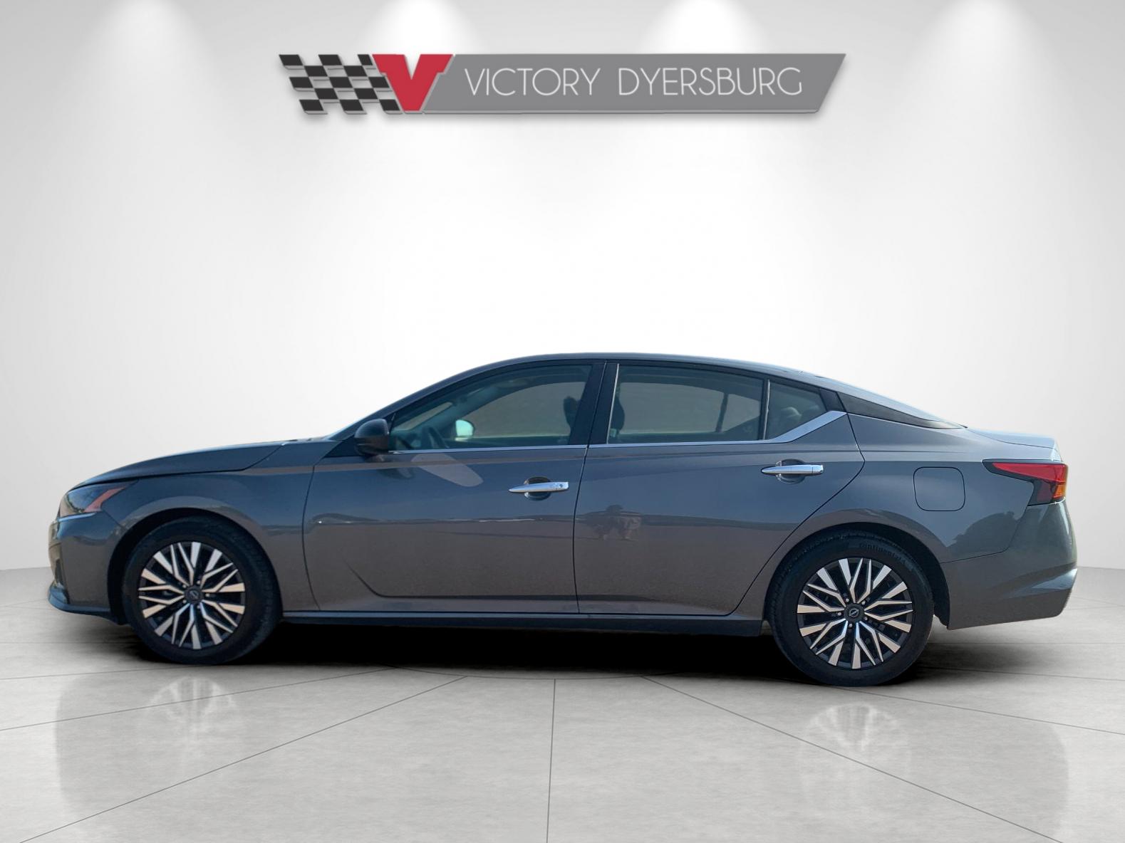 Used 2025 Gun Metallic Nissan 2.5 SV image 7