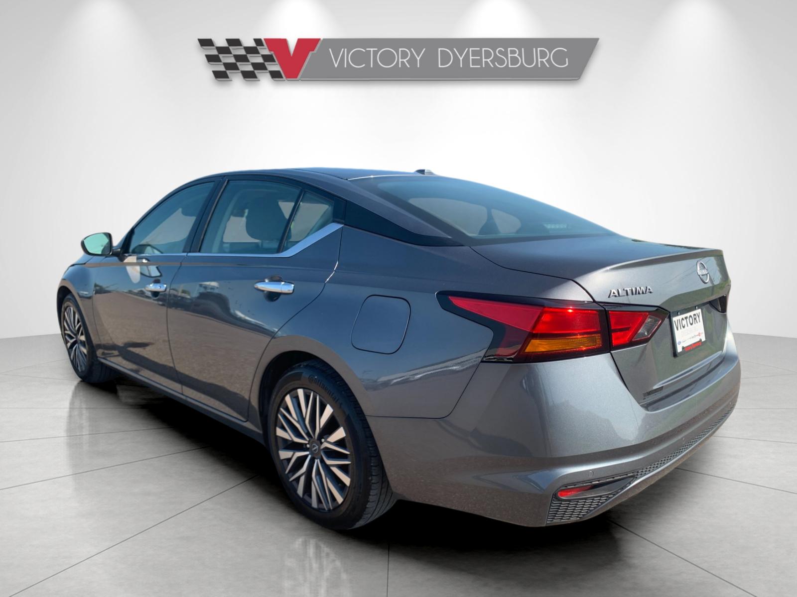 Used 2025 Gun Metallic Nissan 2.5 SV image 6