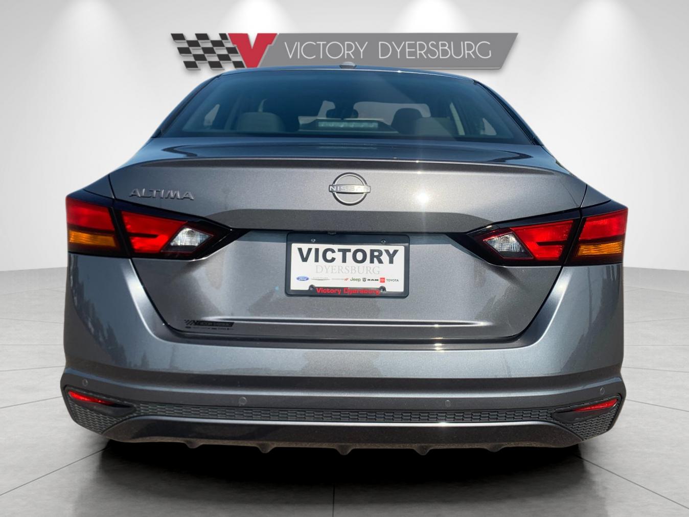 Used 2025 Gun Metallic Nissan 2.5 SV image 5