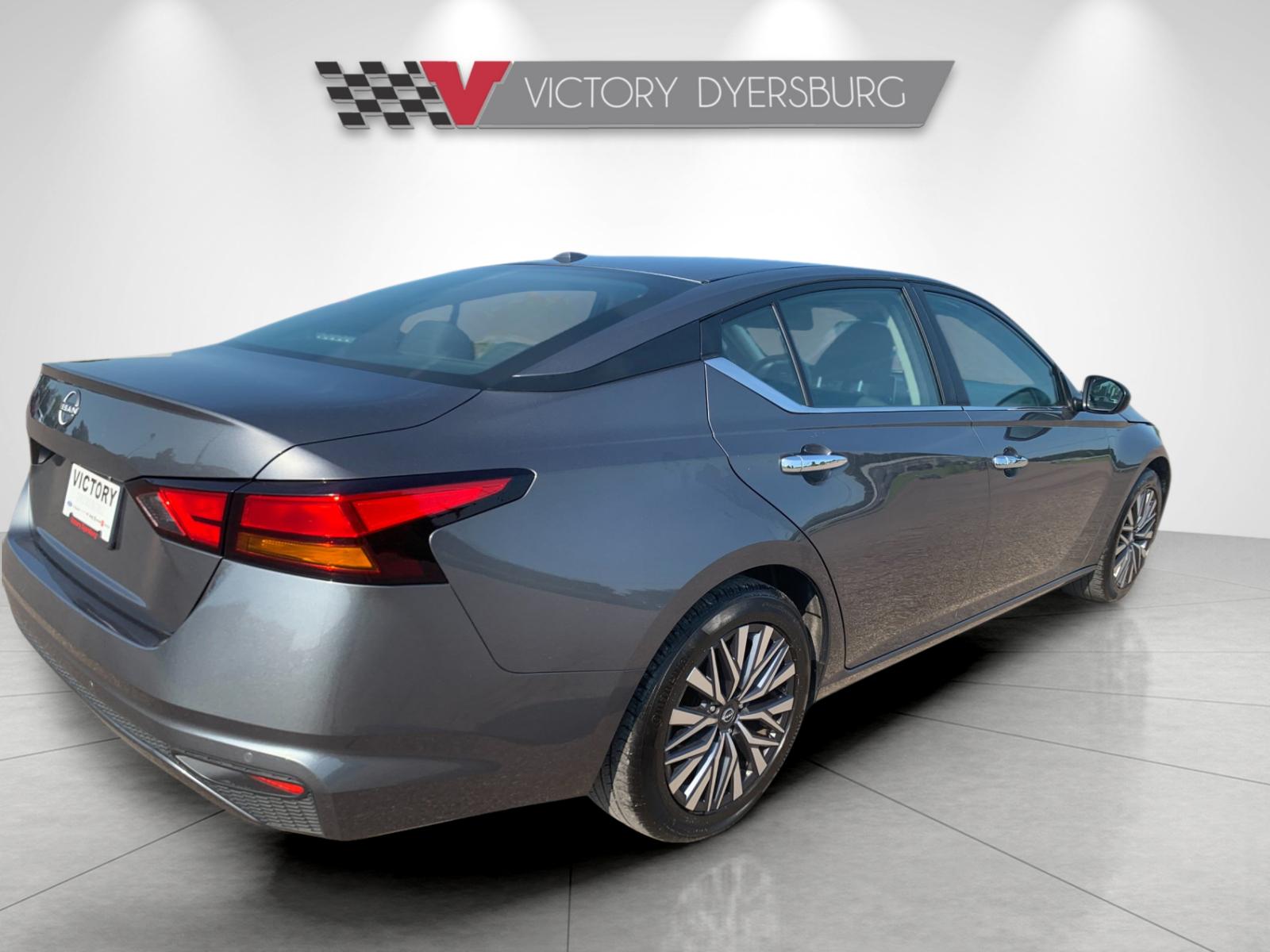 Used 2025 Gun Metallic Nissan 2.5 SV image 4