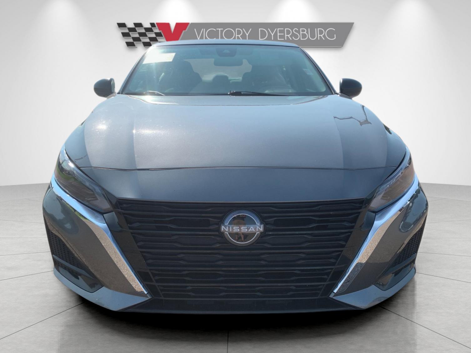 Used 2025 Gun Metallic Nissan 2.5 SV image 9