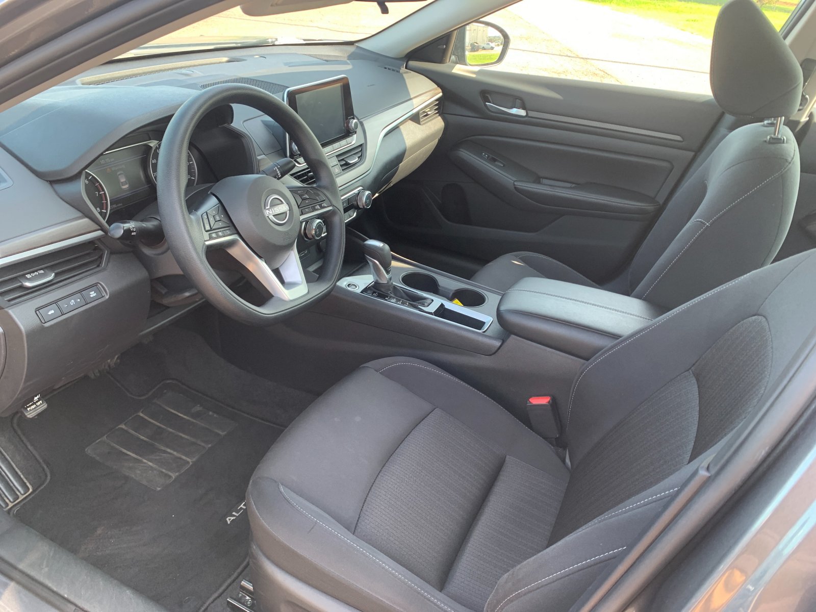 Used 2025 Gun Metallic Nissan 2.5 SV image 12