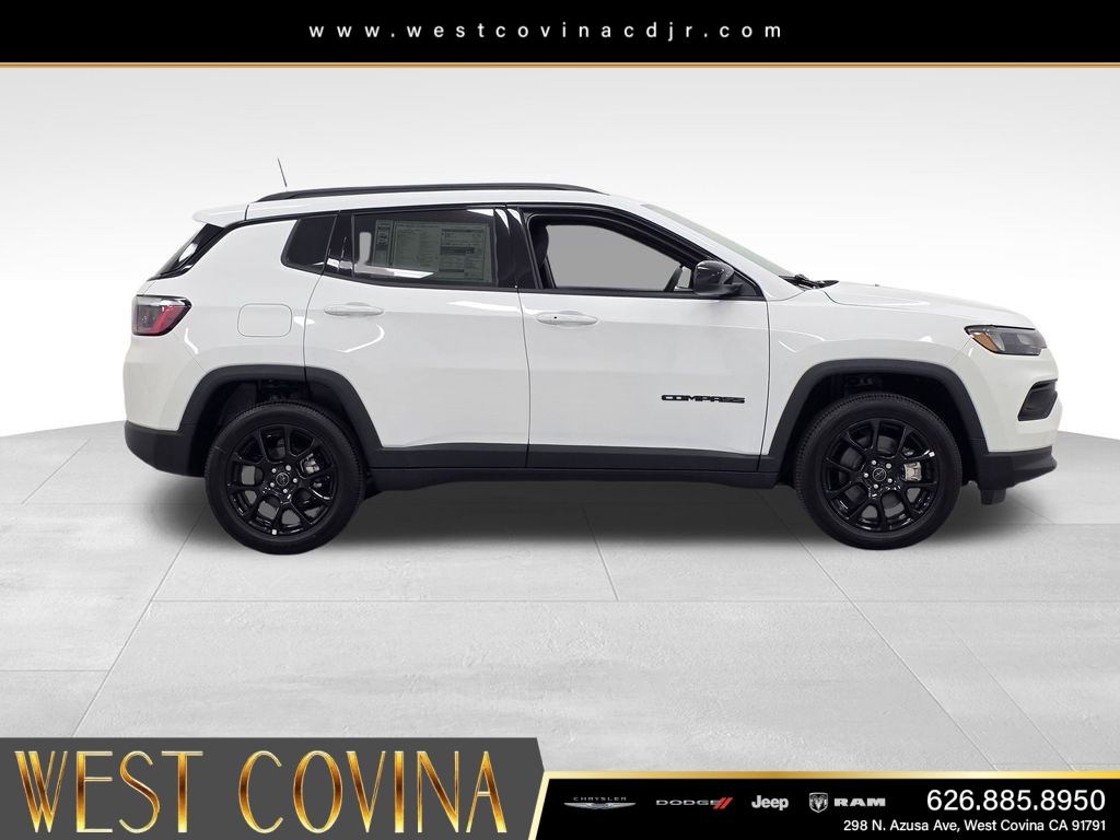 New 2026 Bright White Clear-Coat Exterior Paint Jeep Latitude image 4
