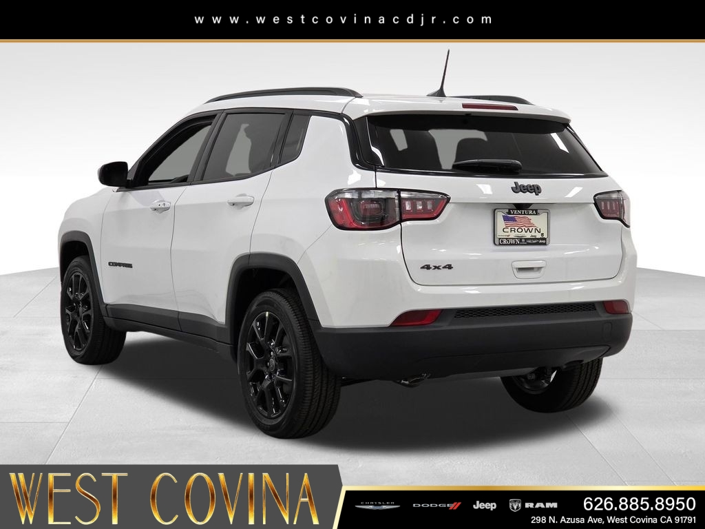 New 2026 Bright White Clear-Coat Exterior Paint Jeep Latitude image 7