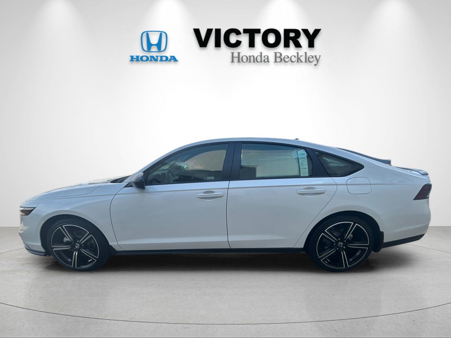 New 2026 Platinum White Pearl Honda Sport Hybrid image 2