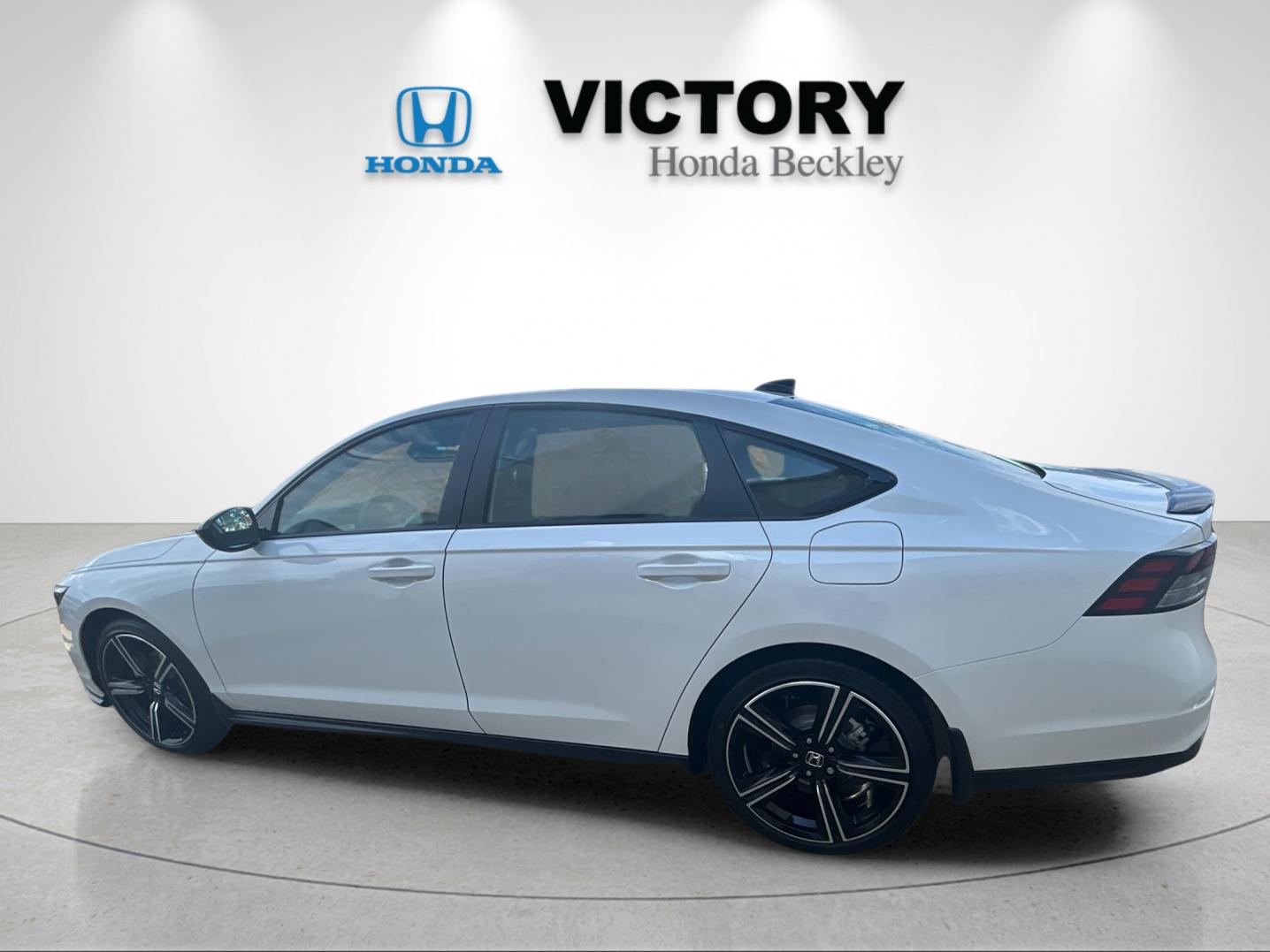 New 2026 Platinum White Pearl Honda Sport Hybrid image 3