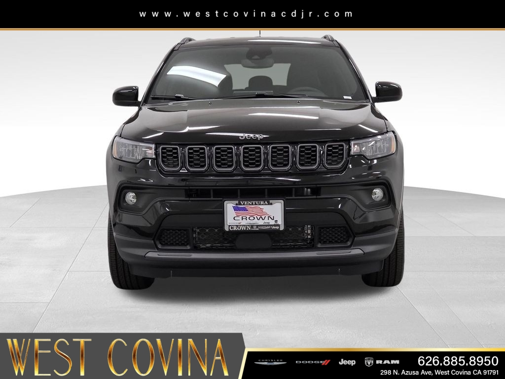 New 2026 Diamond Black Crystal Pearl-Coat Exterior Paint Jeep Latitude image 2