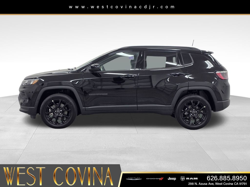 New 2026 Diamond Black Crystal Pearl-Coat Exterior Paint Jeep Latitude image 8