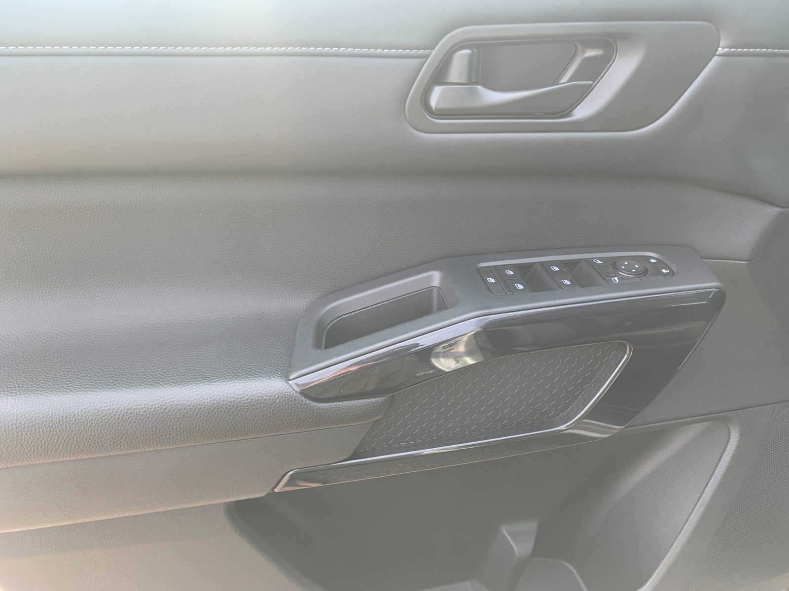 Used 2025 Silver Nissan SV image 13