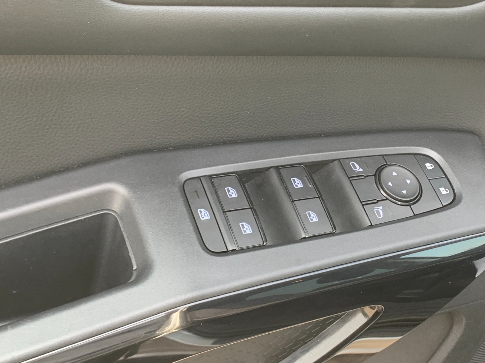 Used 2025 Silver Nissan SV image 14