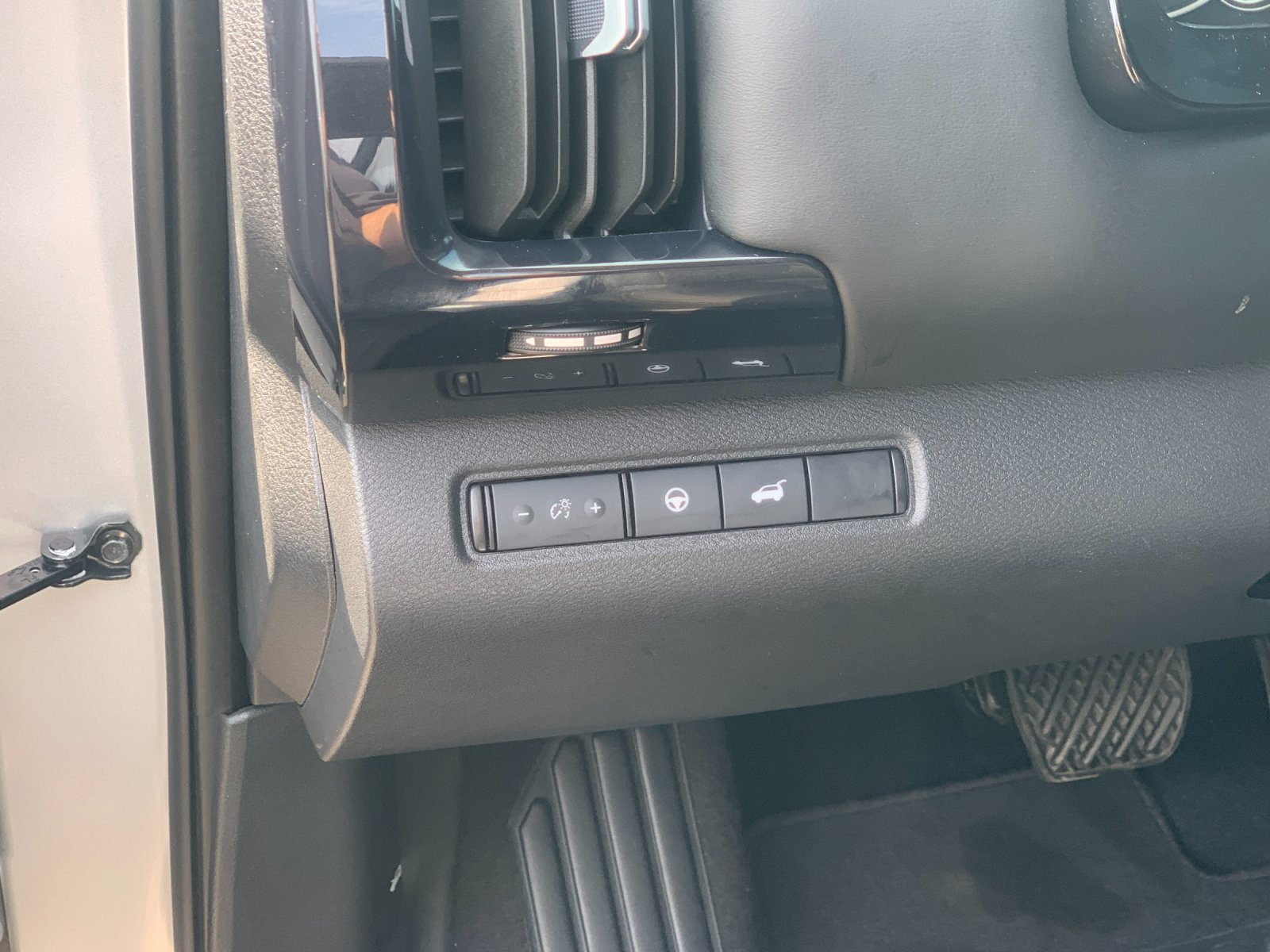 Used 2025 Silver Nissan SV image 34