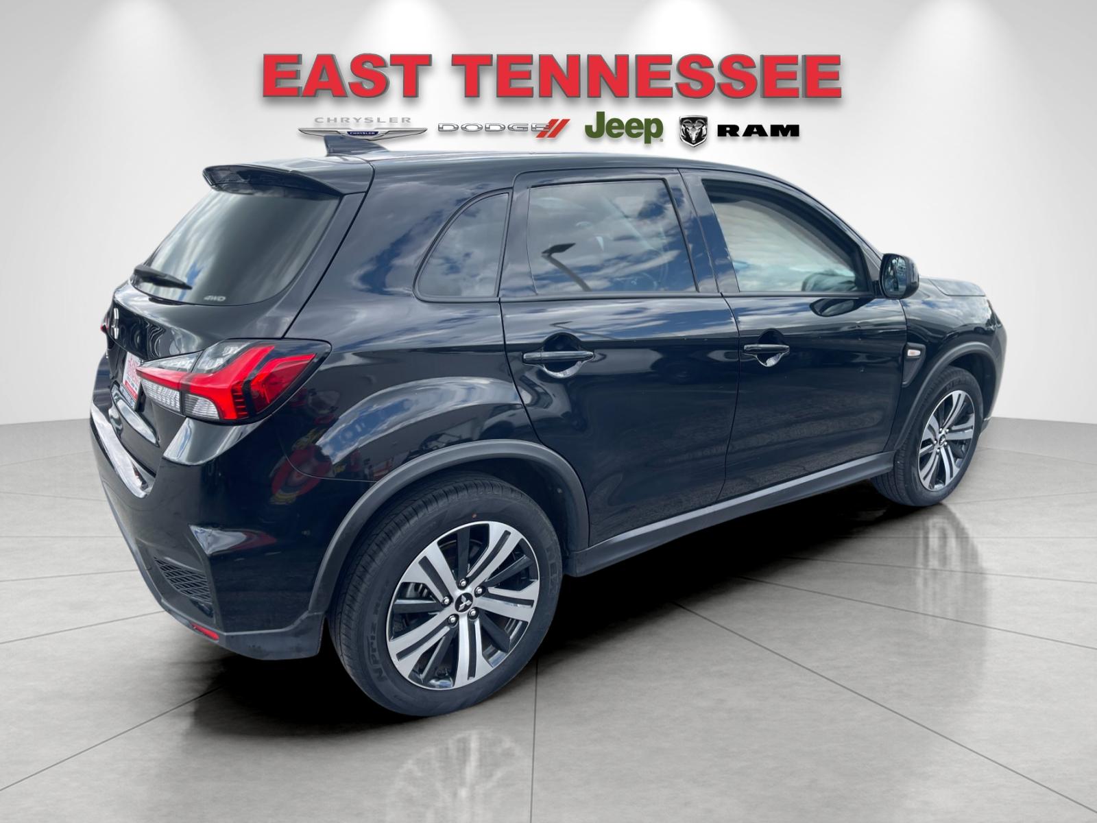 Used 2025 Silver Mitsubishi 2.0 ES image 3