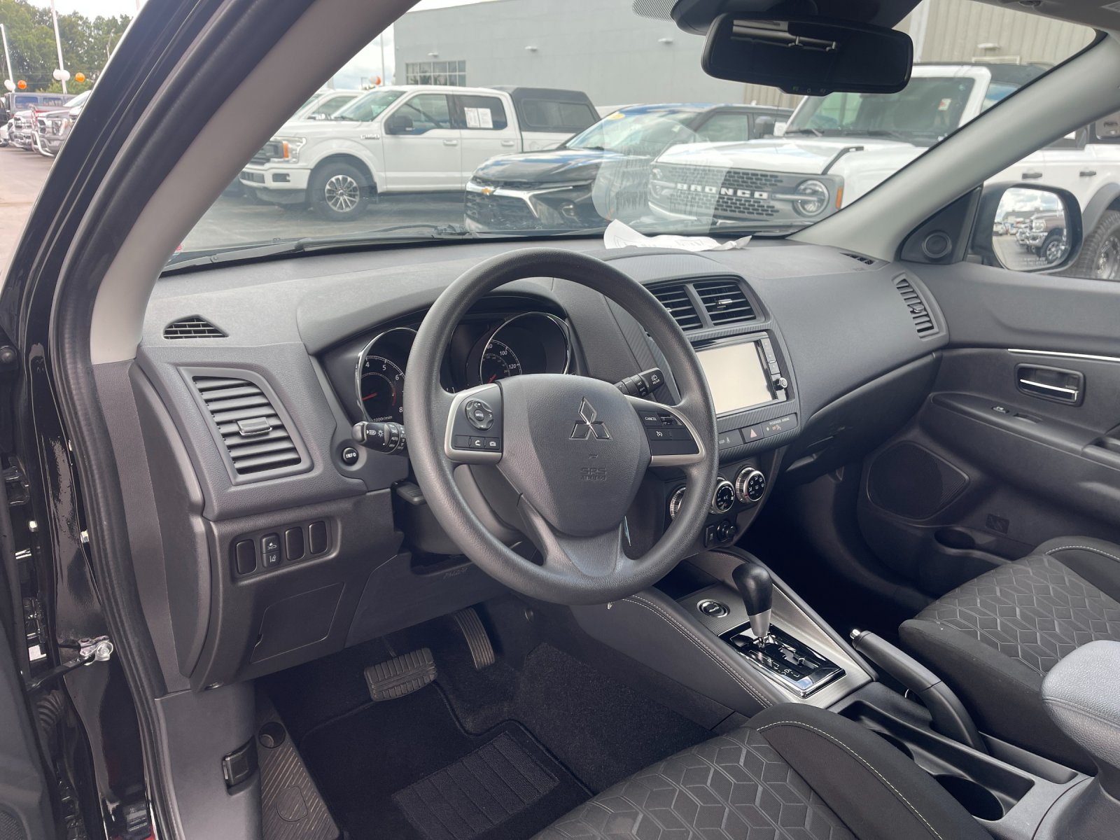 Used 2025 Silver Mitsubishi 2.0 ES image 11
