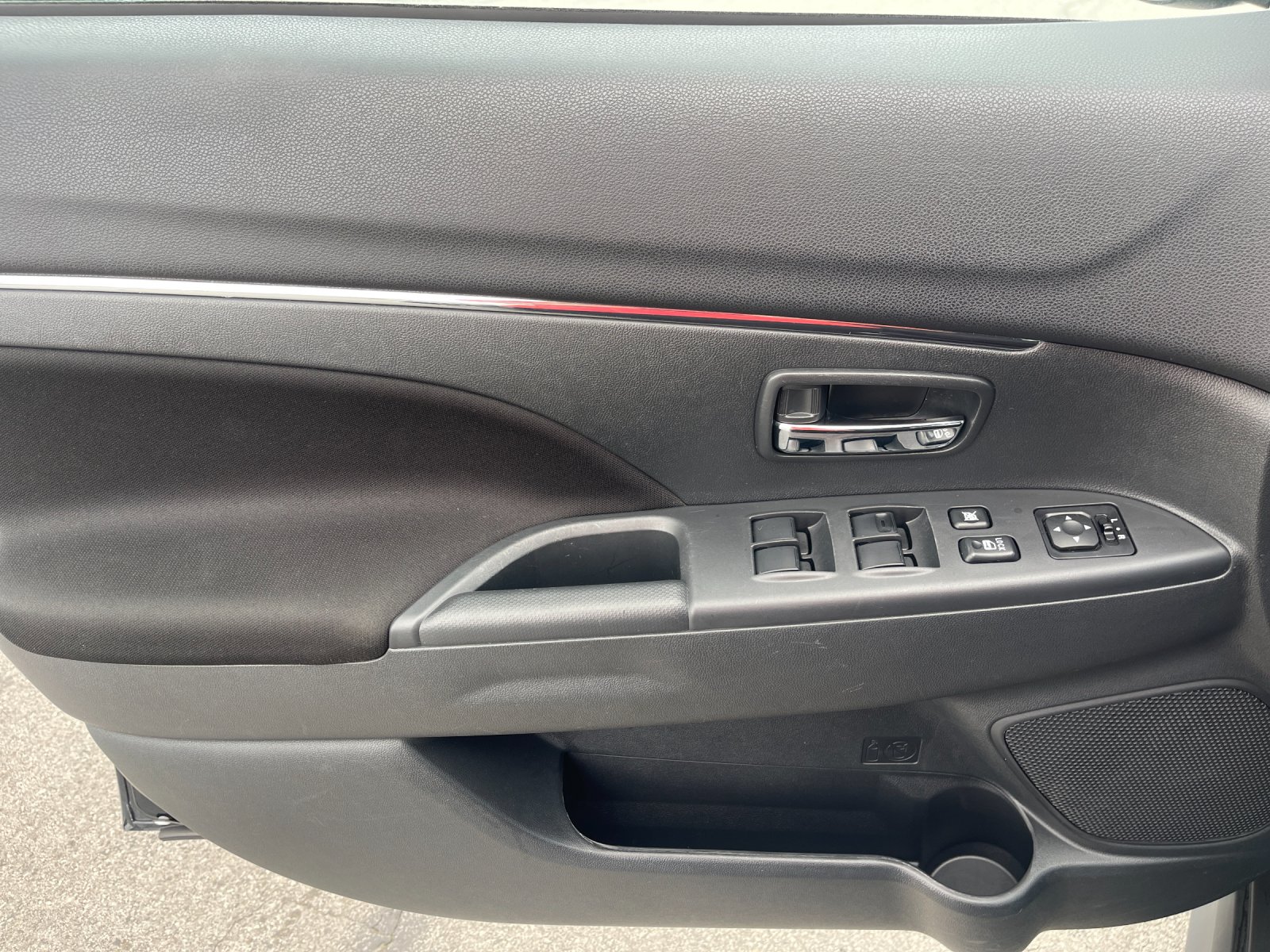 Used 2025 Silver Mitsubishi 2.0 ES image 12