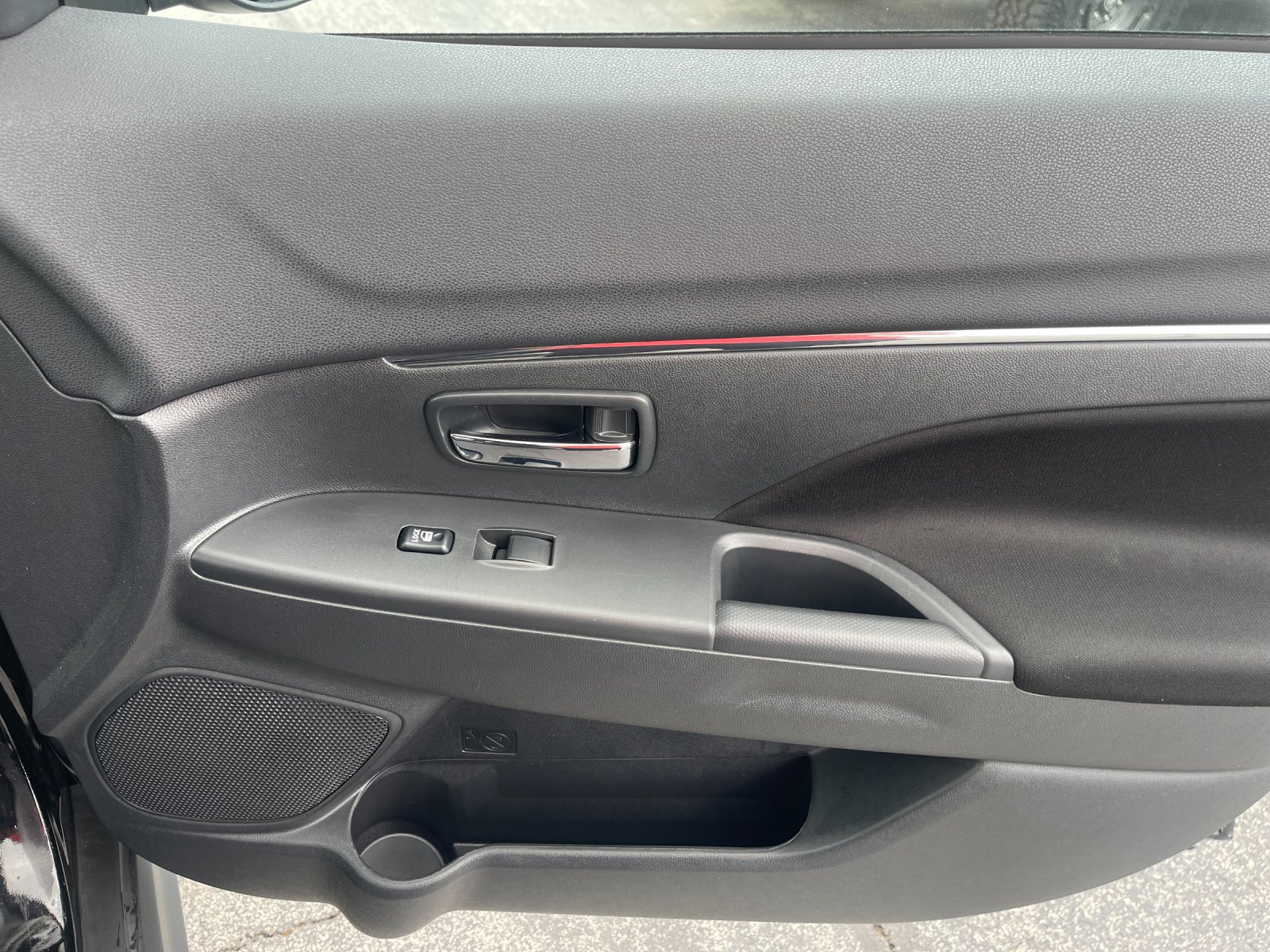 Used 2025 Silver Mitsubishi 2.0 ES image 19