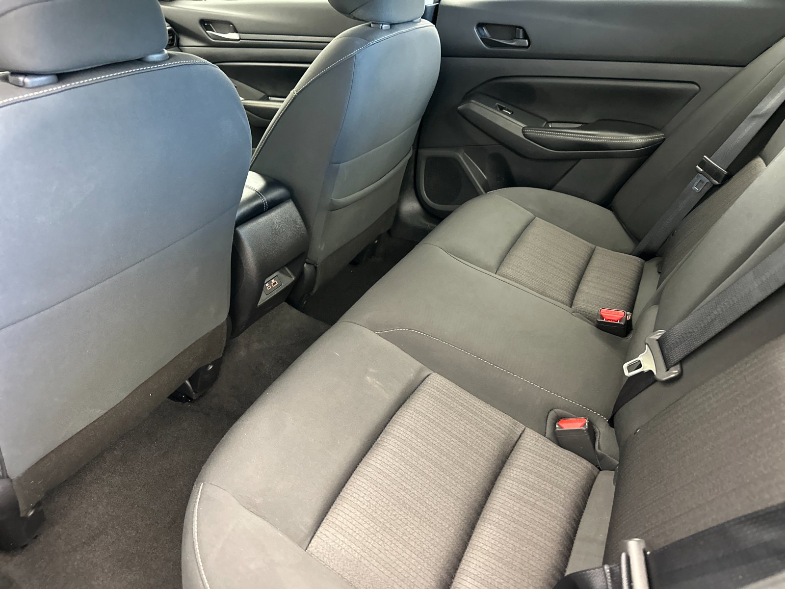 Used 2025 White Nissan 2.5 SV image 11