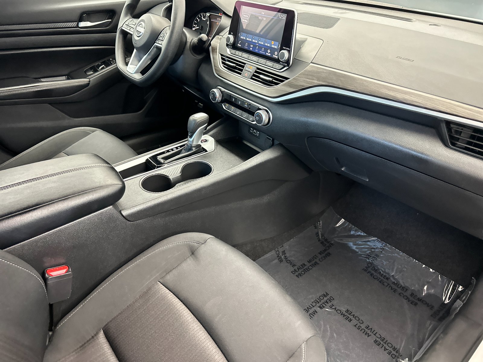 Used 2025 White Nissan 2.5 SV image 14