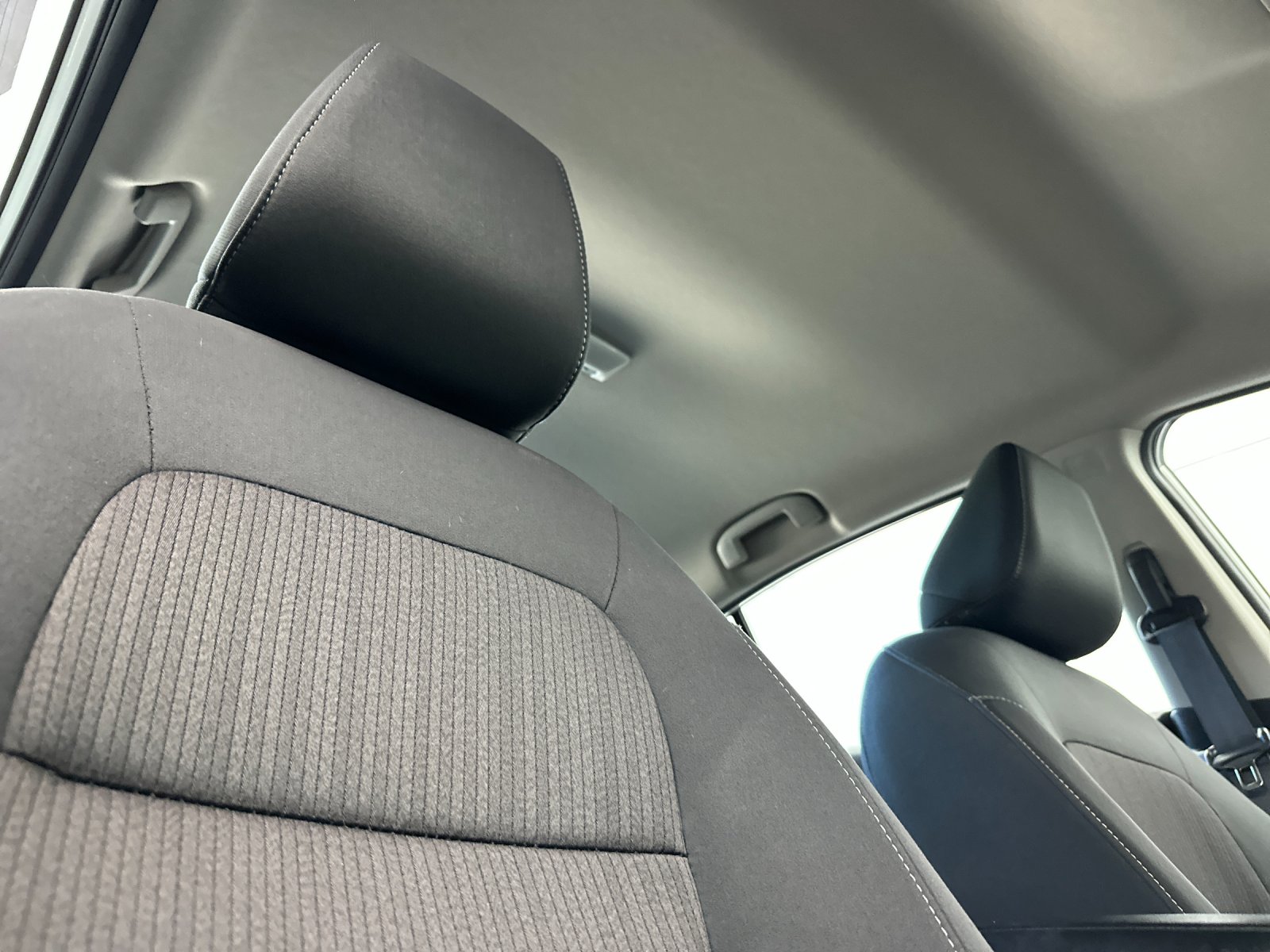 Used 2025 White Nissan 2.5 SV image 15
