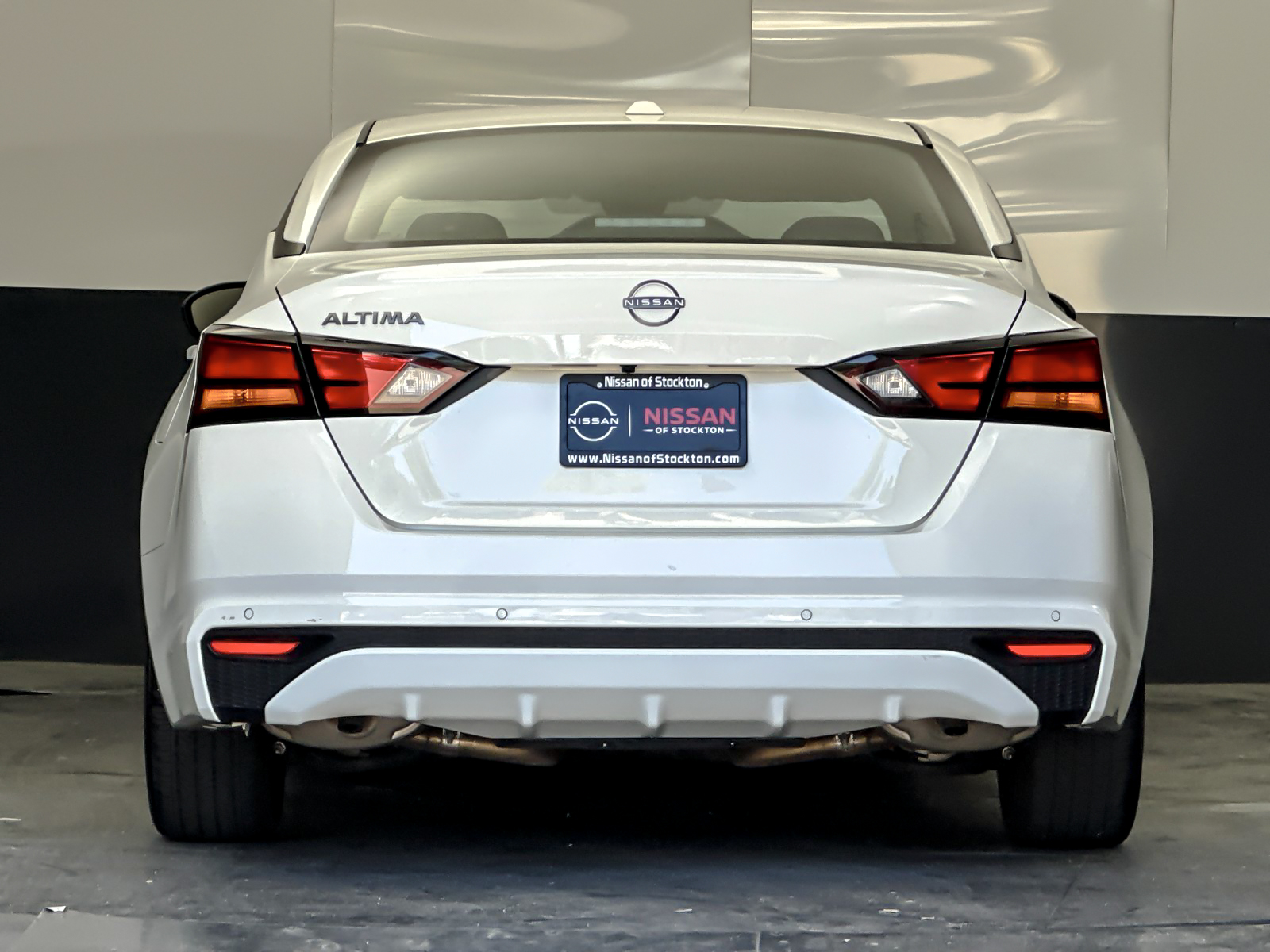 Used 2025 White Nissan 2.5 SV image 4
