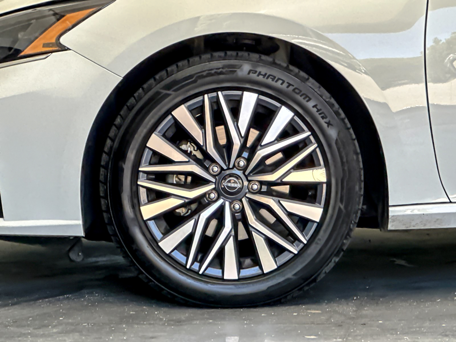 Used 2025 White Nissan 2.5 SV image 23