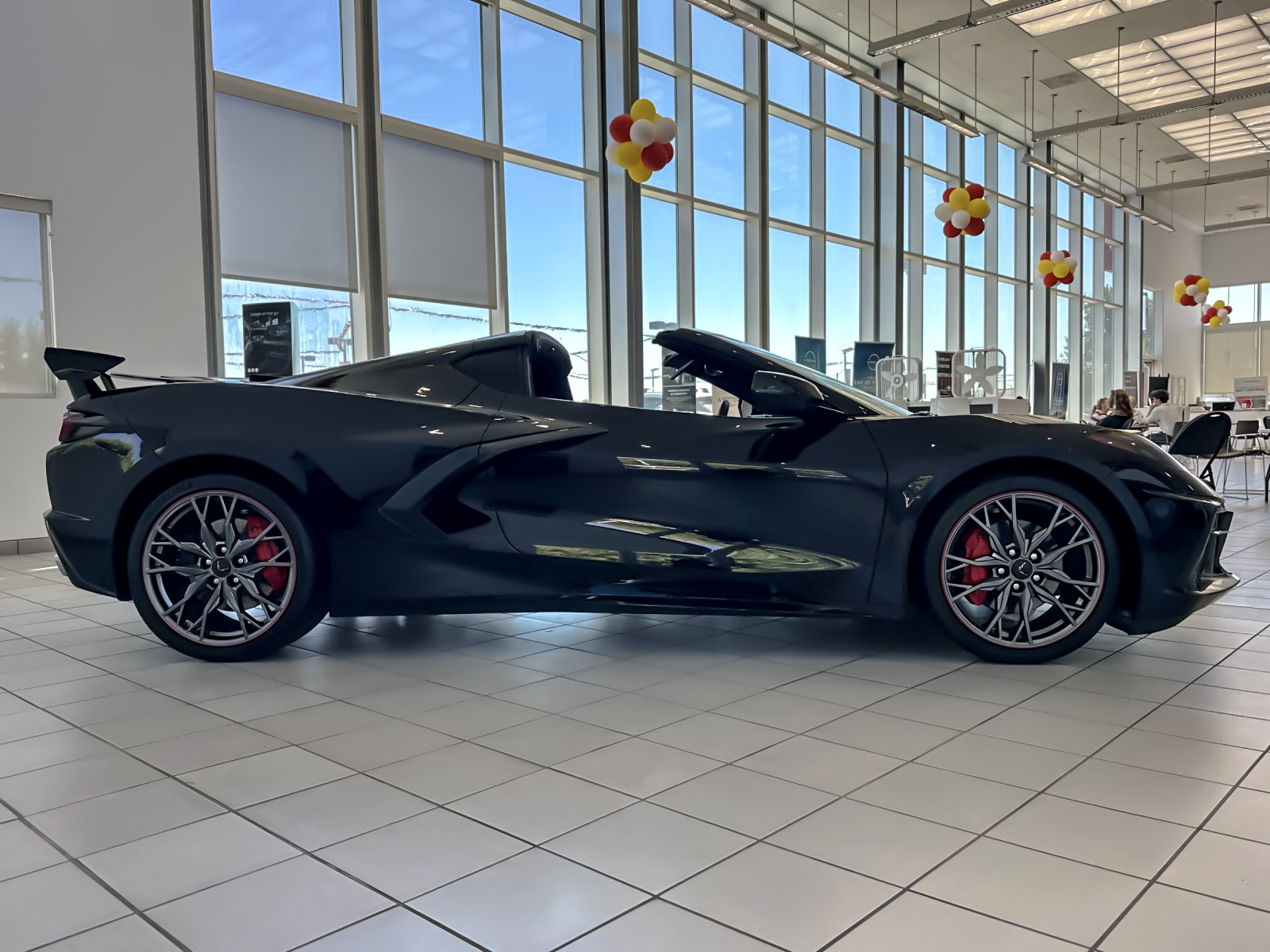 Used 2023  Chevrolet Stingray image 2