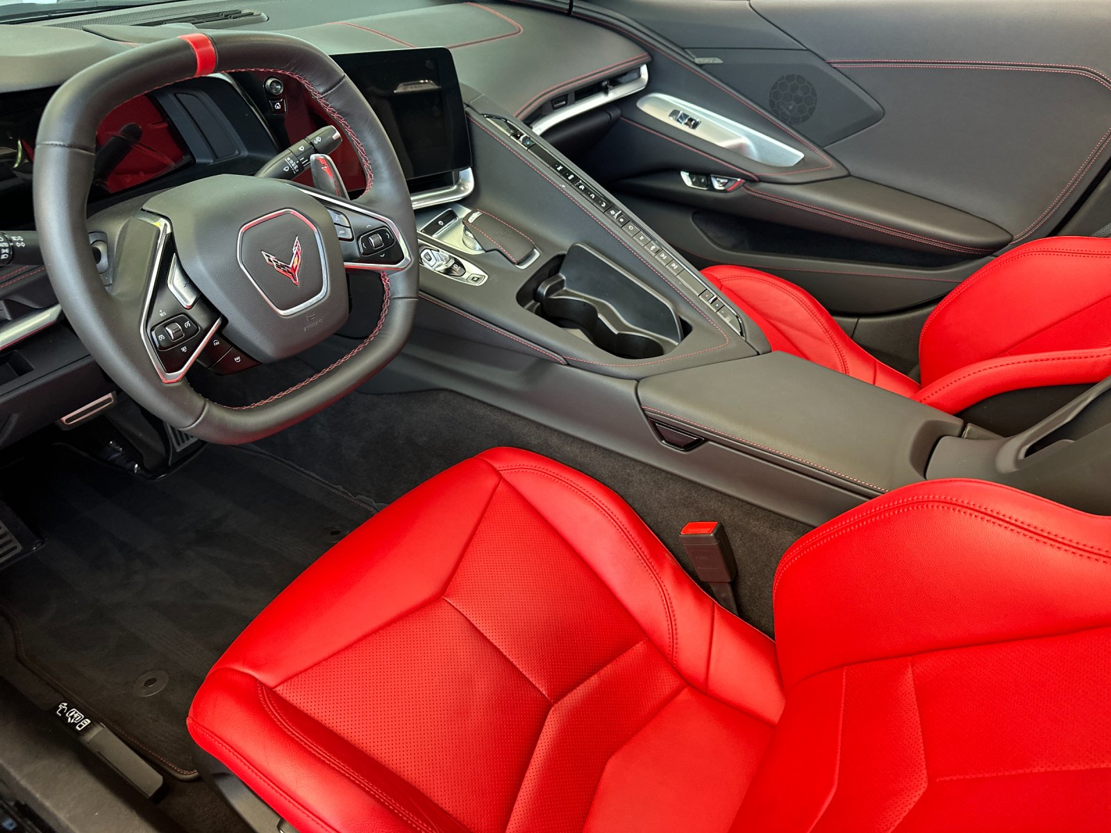 Used 2023  Chevrolet Stingray image 9