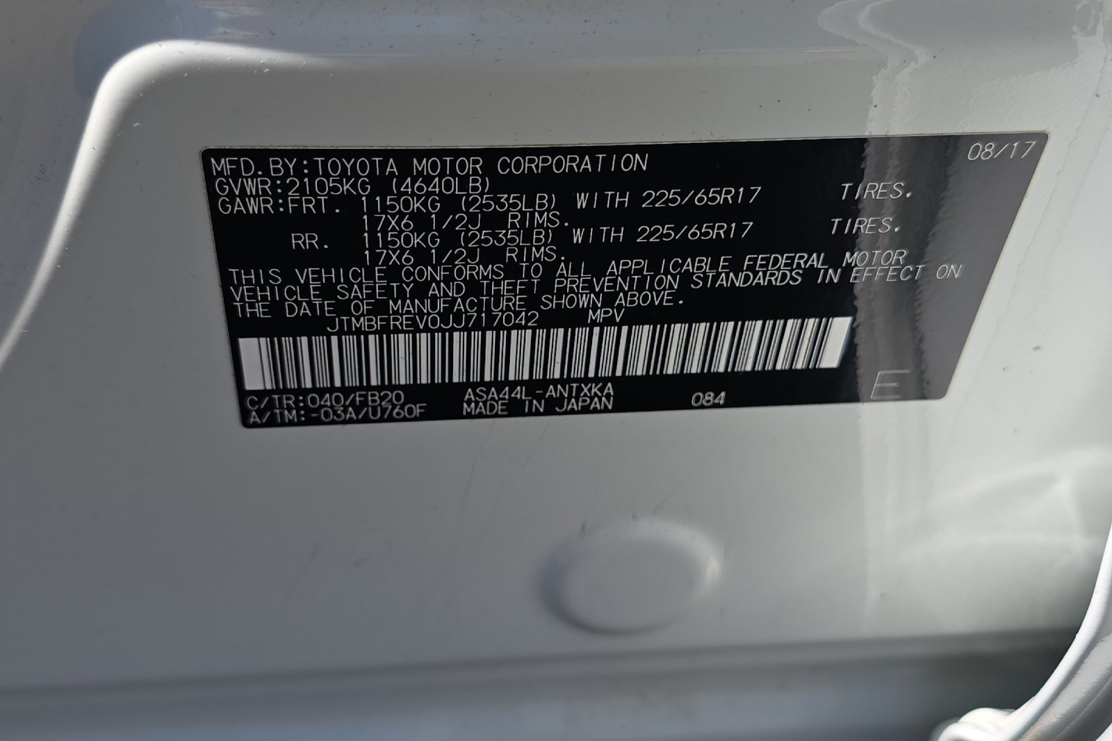 Used 2018 White Toyota LE image 23