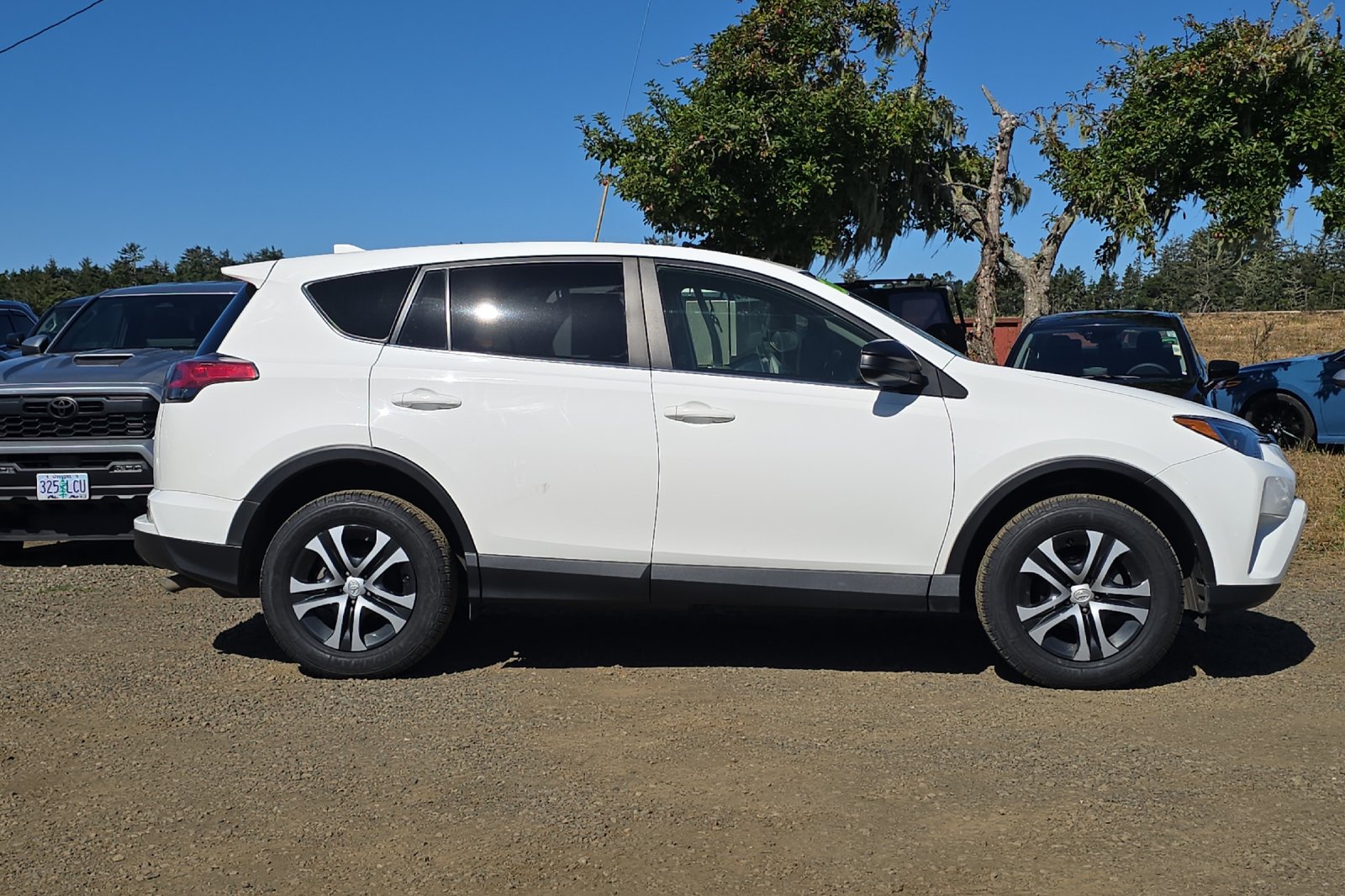 Used 2018 White Toyota LE image 3