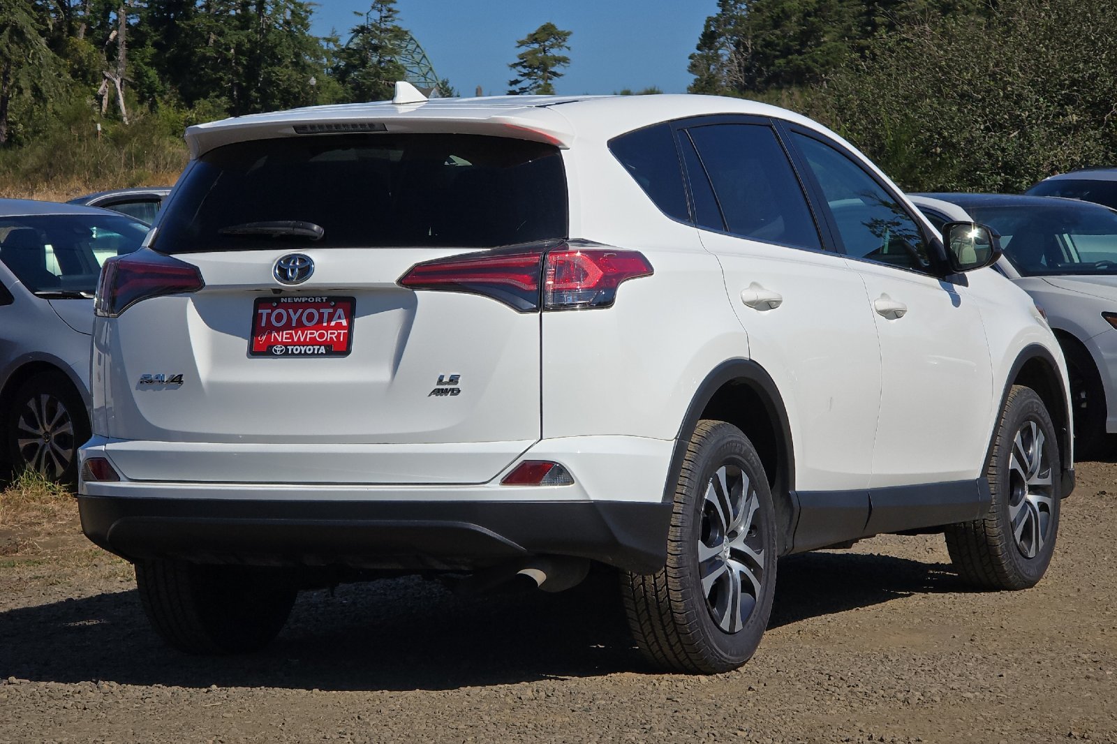 Used 2018 White Toyota LE image 4