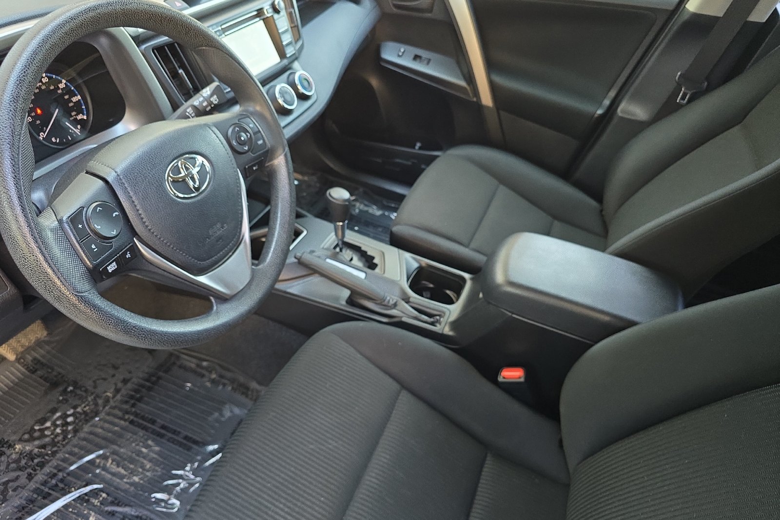 Used 2018 White Toyota LE image 7