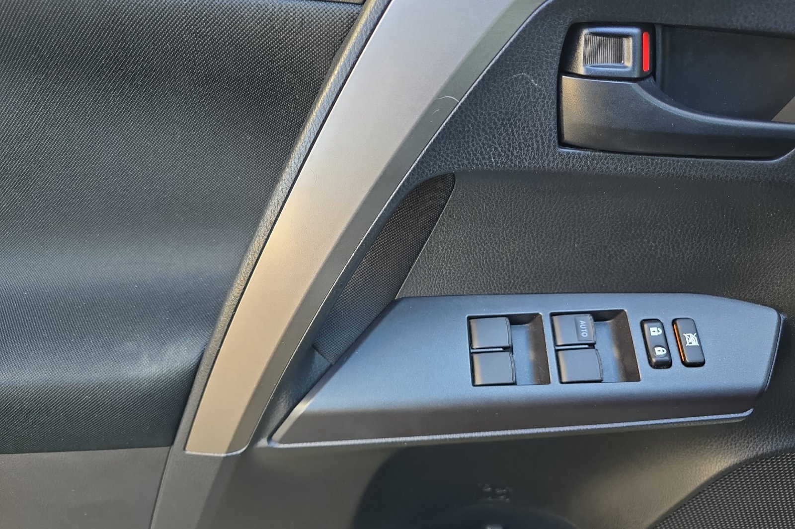 Used 2018 White Toyota LE image 8