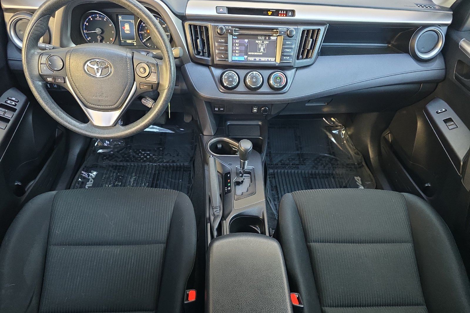 Used 2018 White Toyota LE image 10
