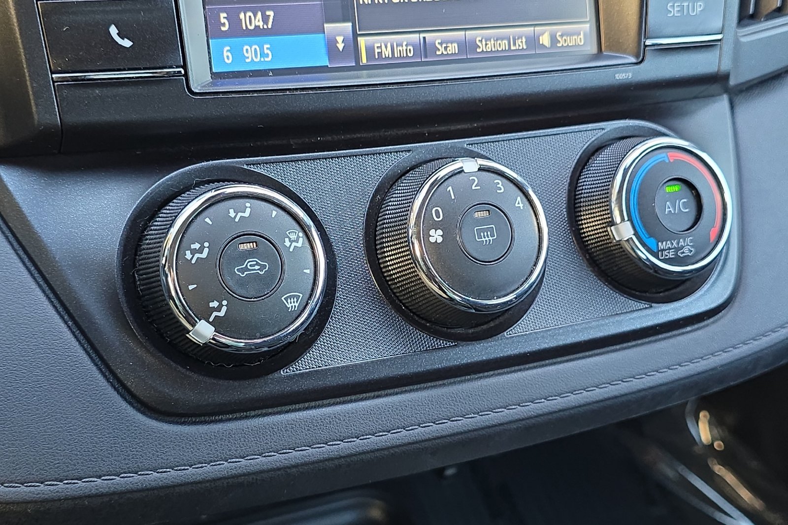 Used 2018 White Toyota LE image 17