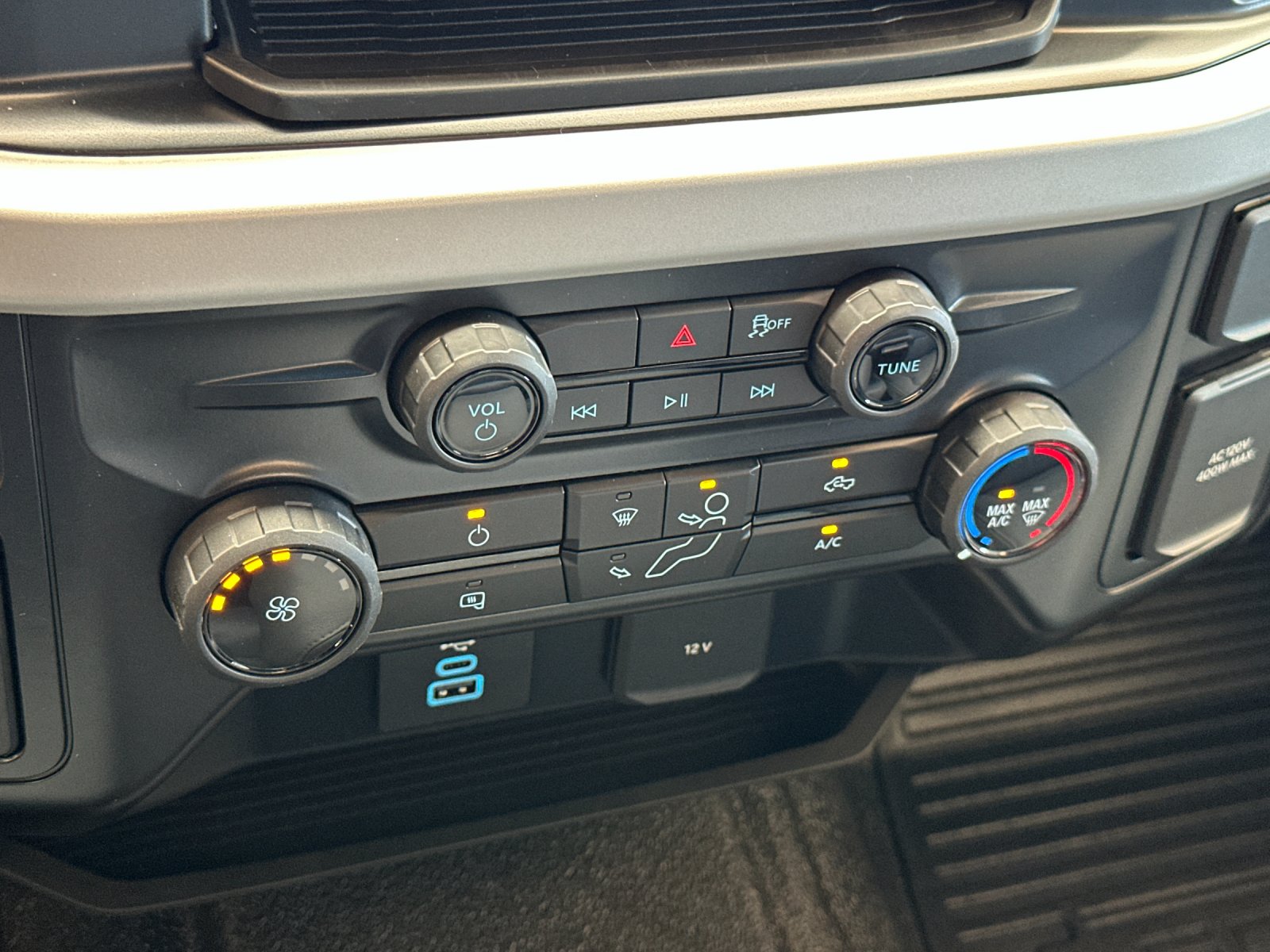 New 2026 Oxford White Ford F-250® XL image 18