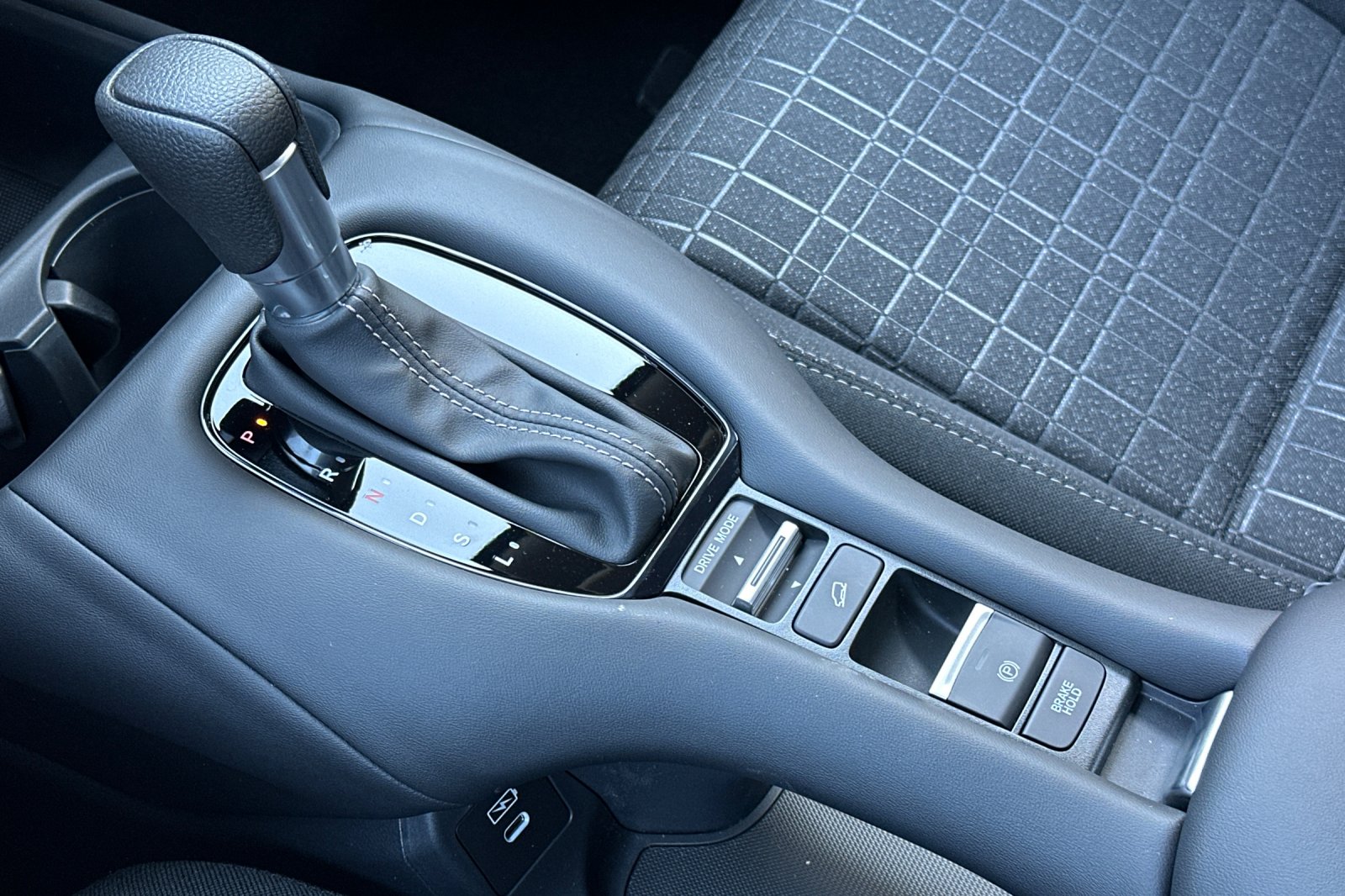 New 2026 Platinum White Pearl Honda AWD LX image 22