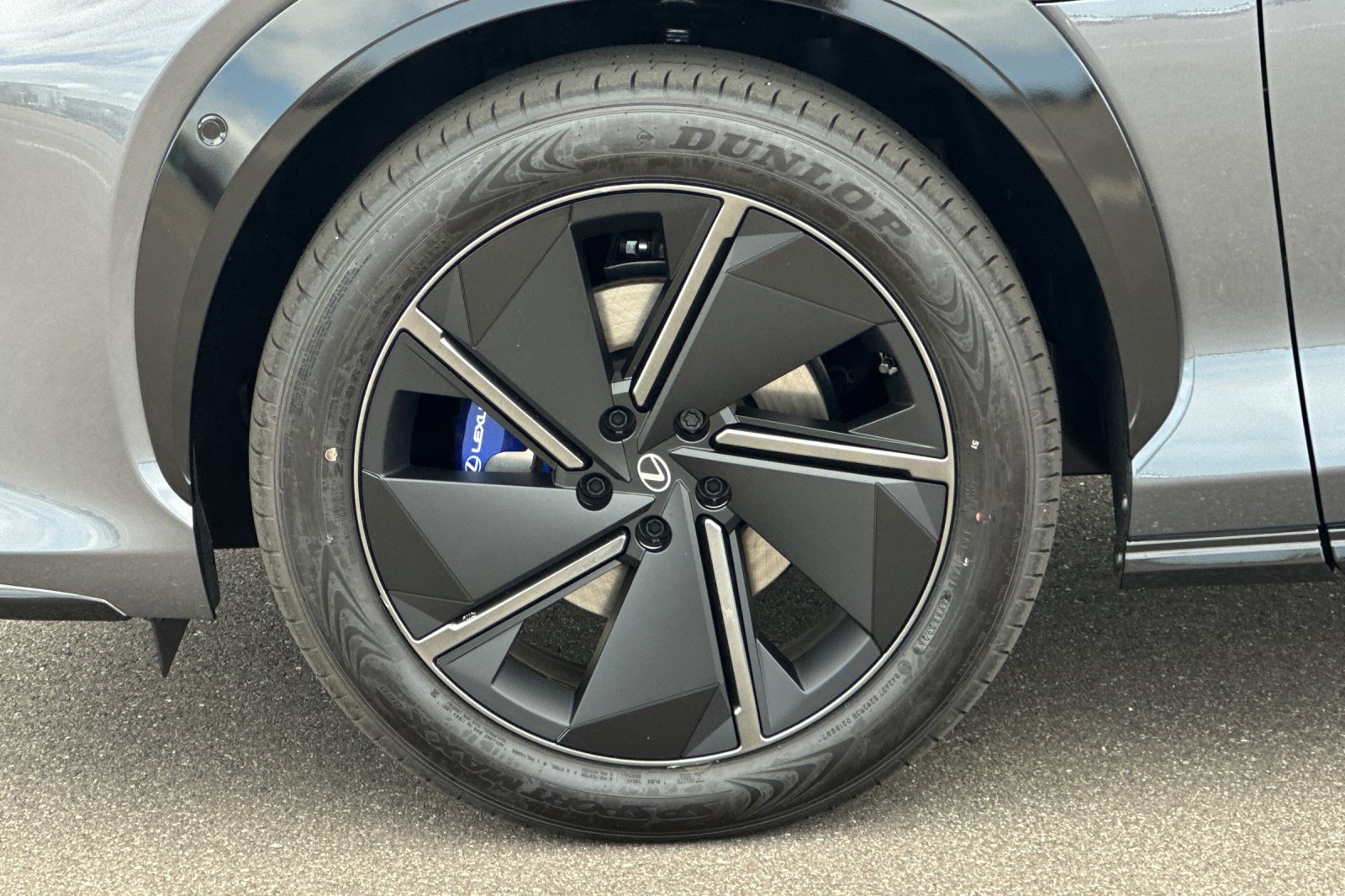 New 2026 Cloudburst Gray and Black Onyx Lexus  550e F SPORT AWD image 25