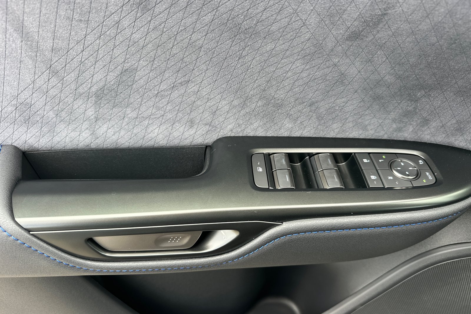 New 2026 Cloudburst Gray and Black Onyx Lexus  550e F SPORT AWD image 11