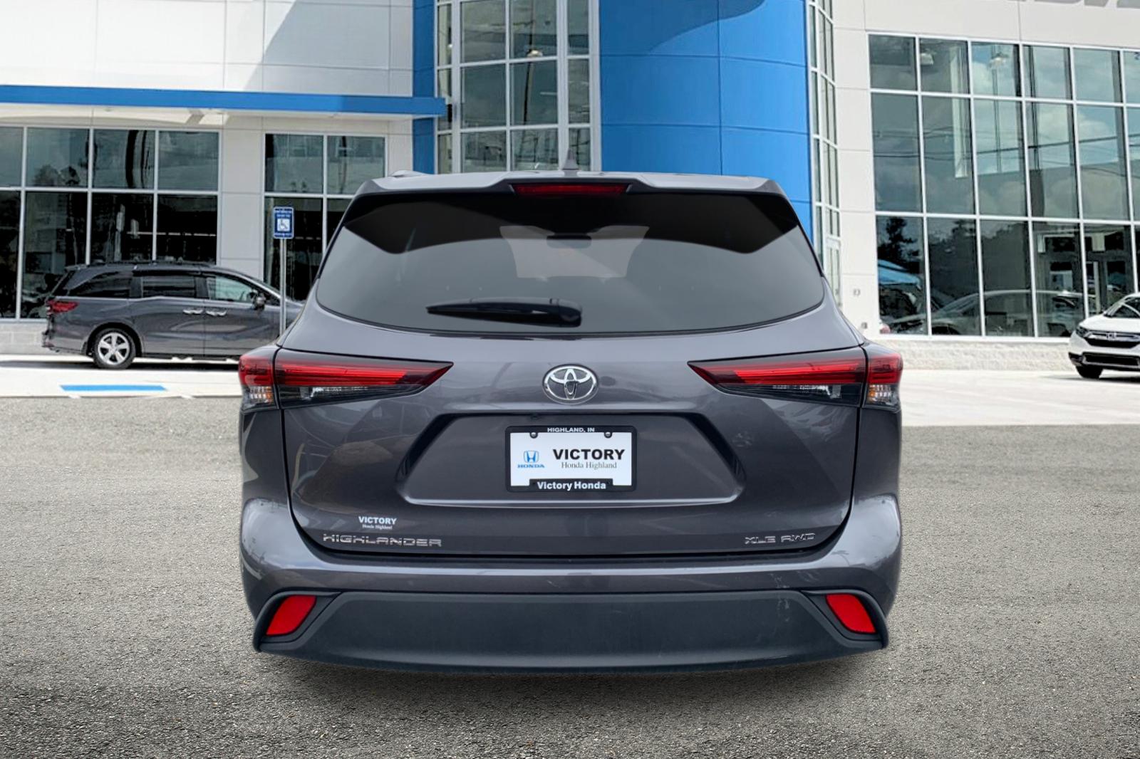 Used 2025 Gray Toyota XLE image 4