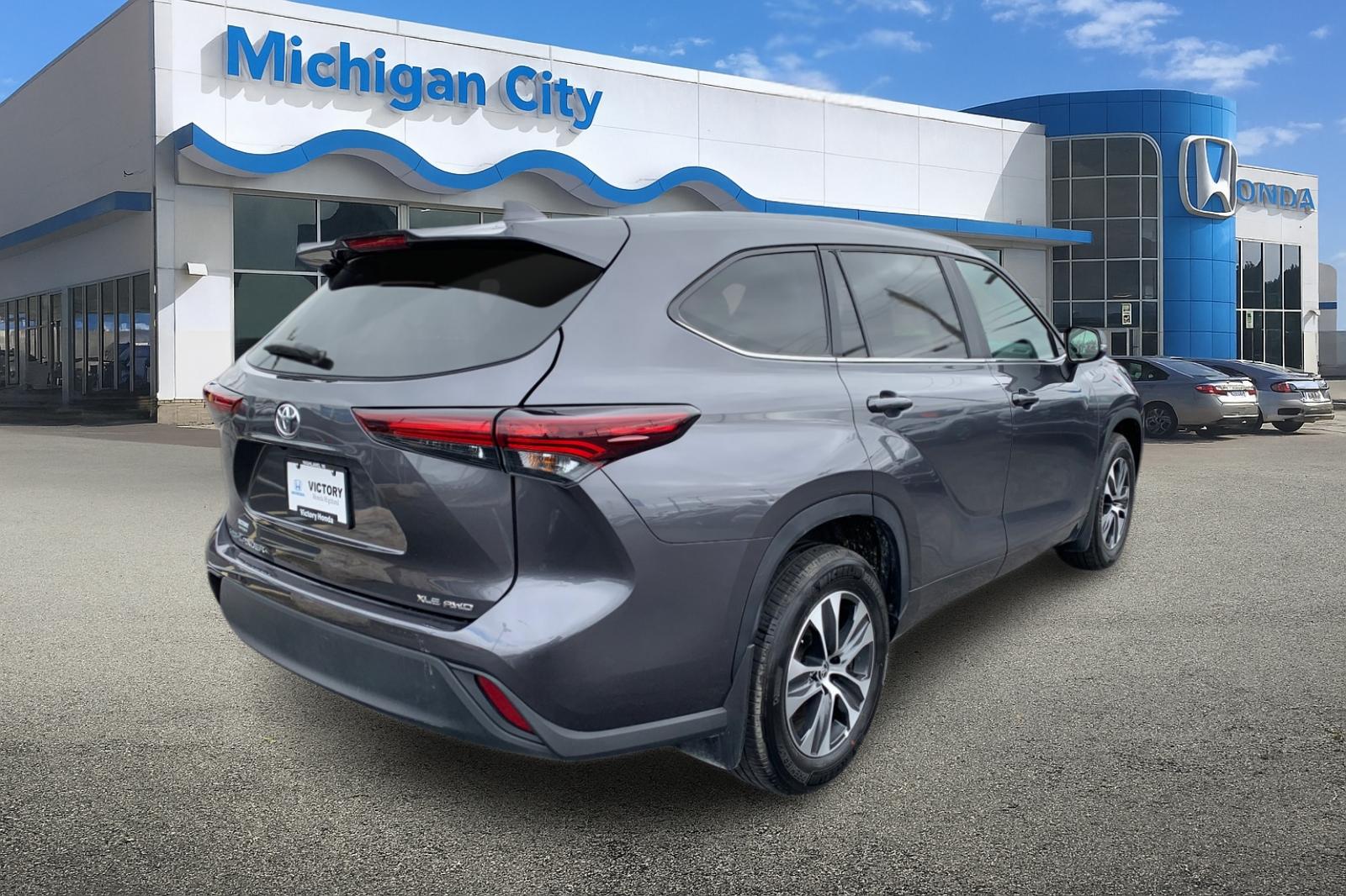 Used 2025 Gray Toyota XLE image 5