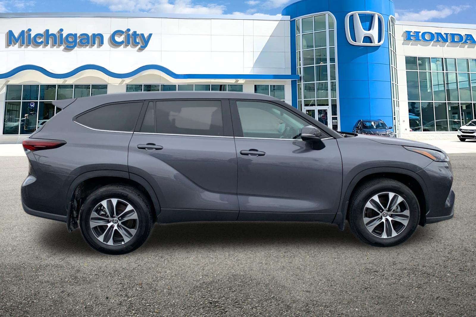 Used 2025 Gray Toyota XLE image 6