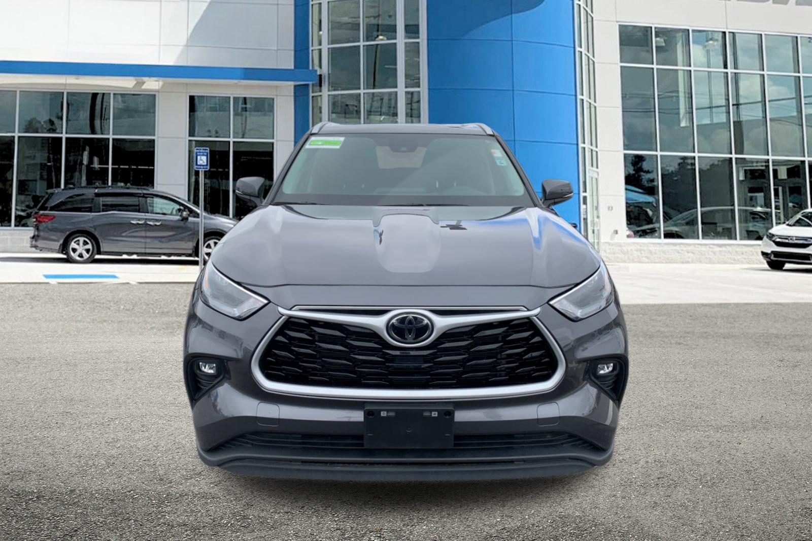 Used 2025 Gray Toyota XLE image 8