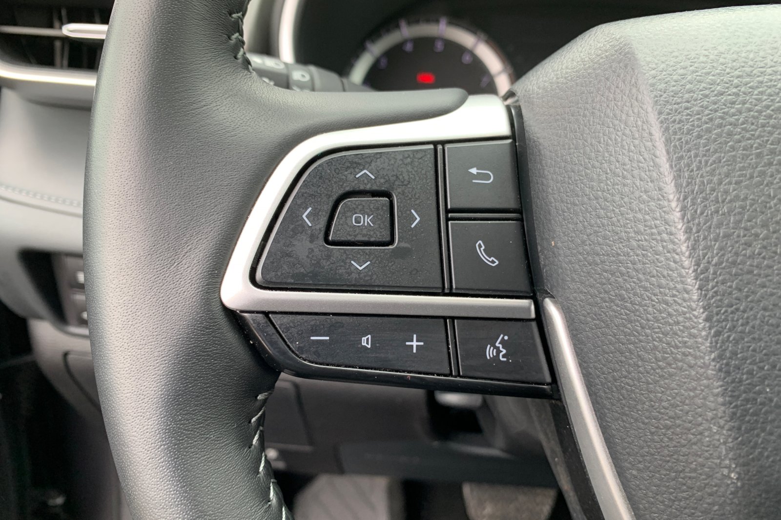 Used 2025 Gray Toyota XLE image 31