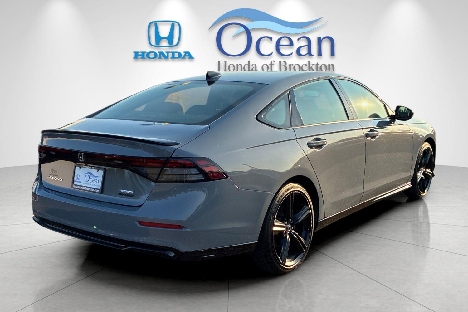 Used 2024 Urban Gray Pearl Honda Sport-L image 2