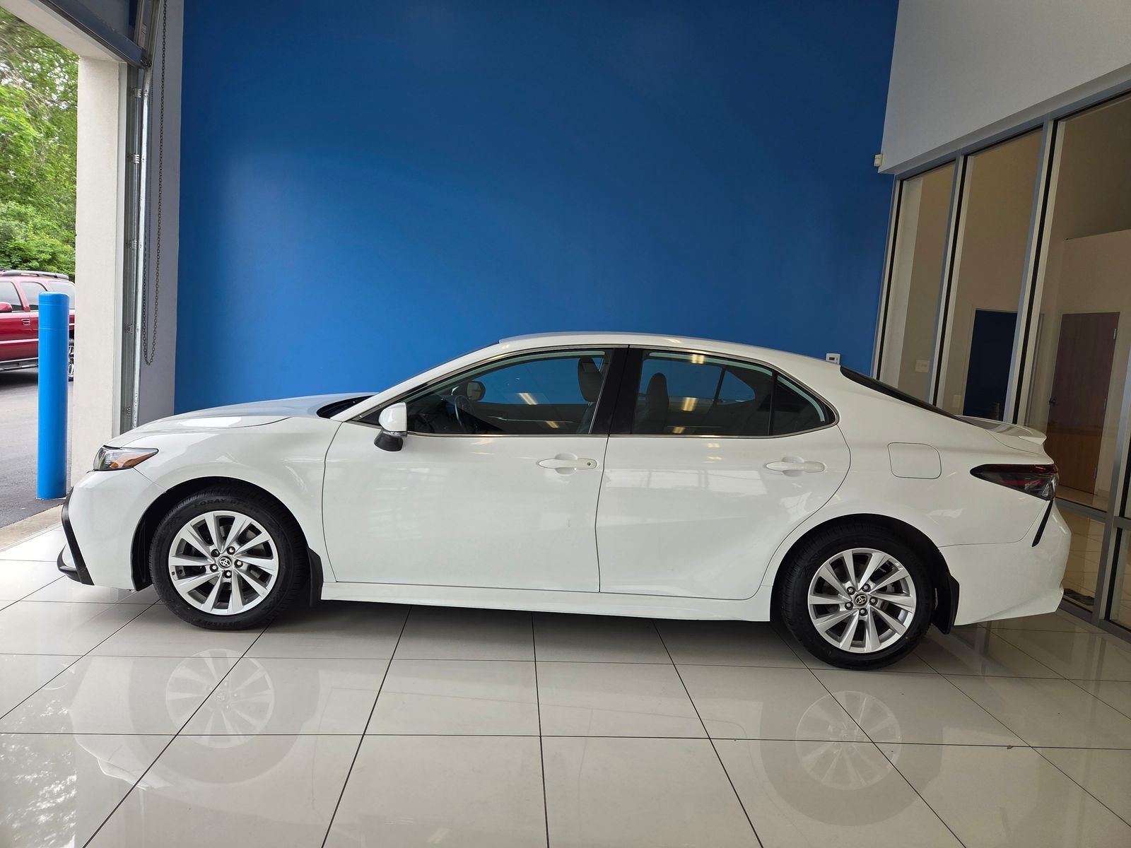 Used 2023 White Toyota SE image 4