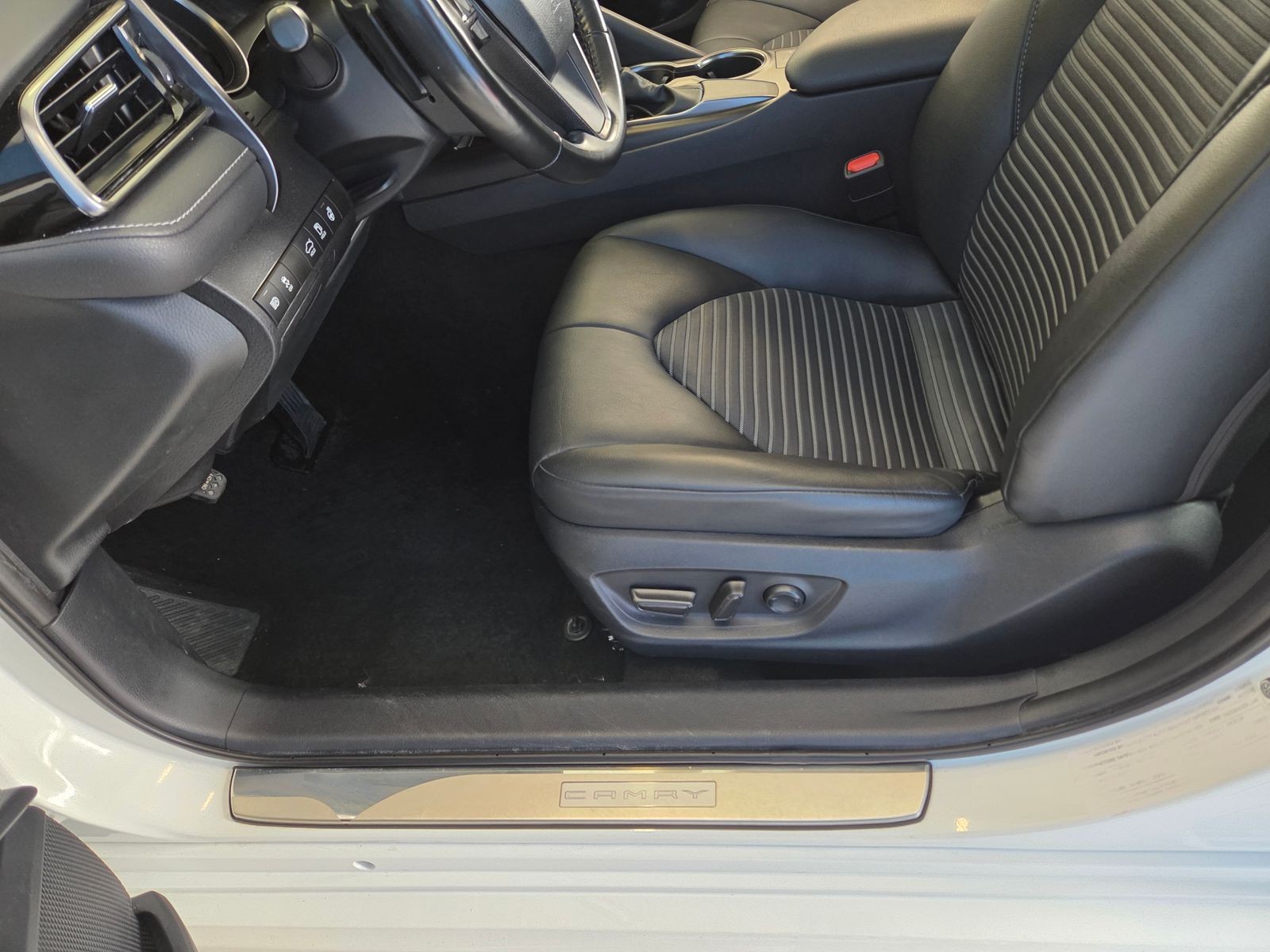 Used 2023 White Toyota SE image 14