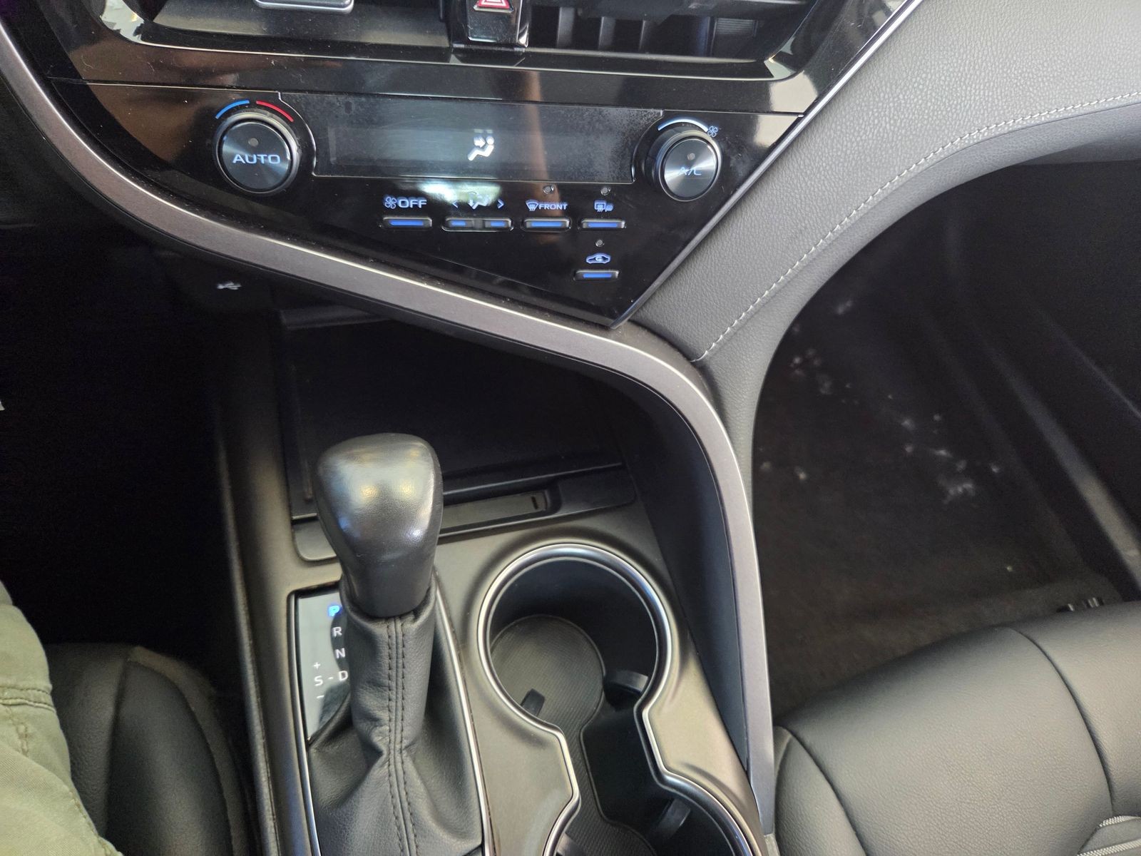 Used 2023 White Toyota SE image 32