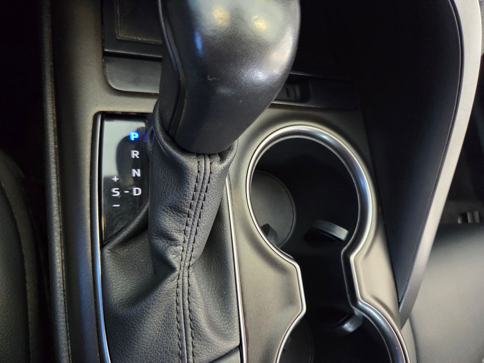 Used 2023 White Toyota SE image 34