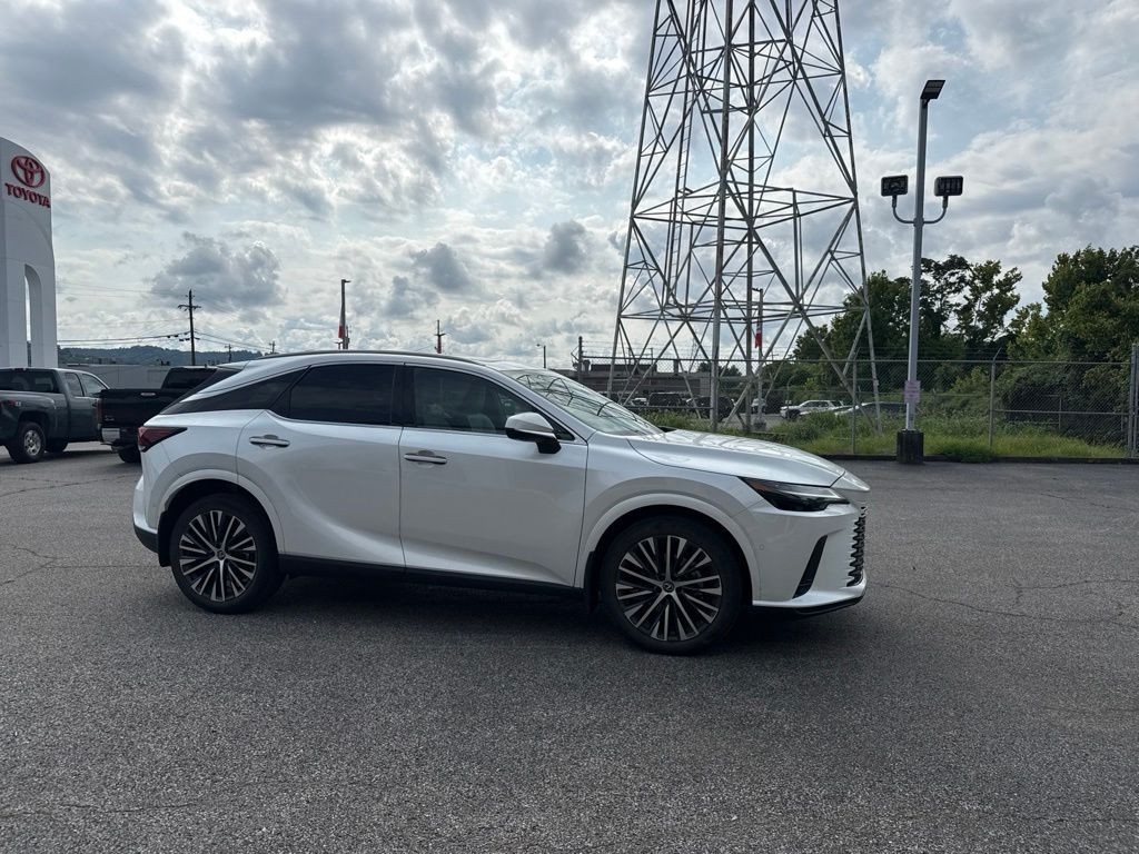Used 2023 White Lexus 350 Premium Plus image 4