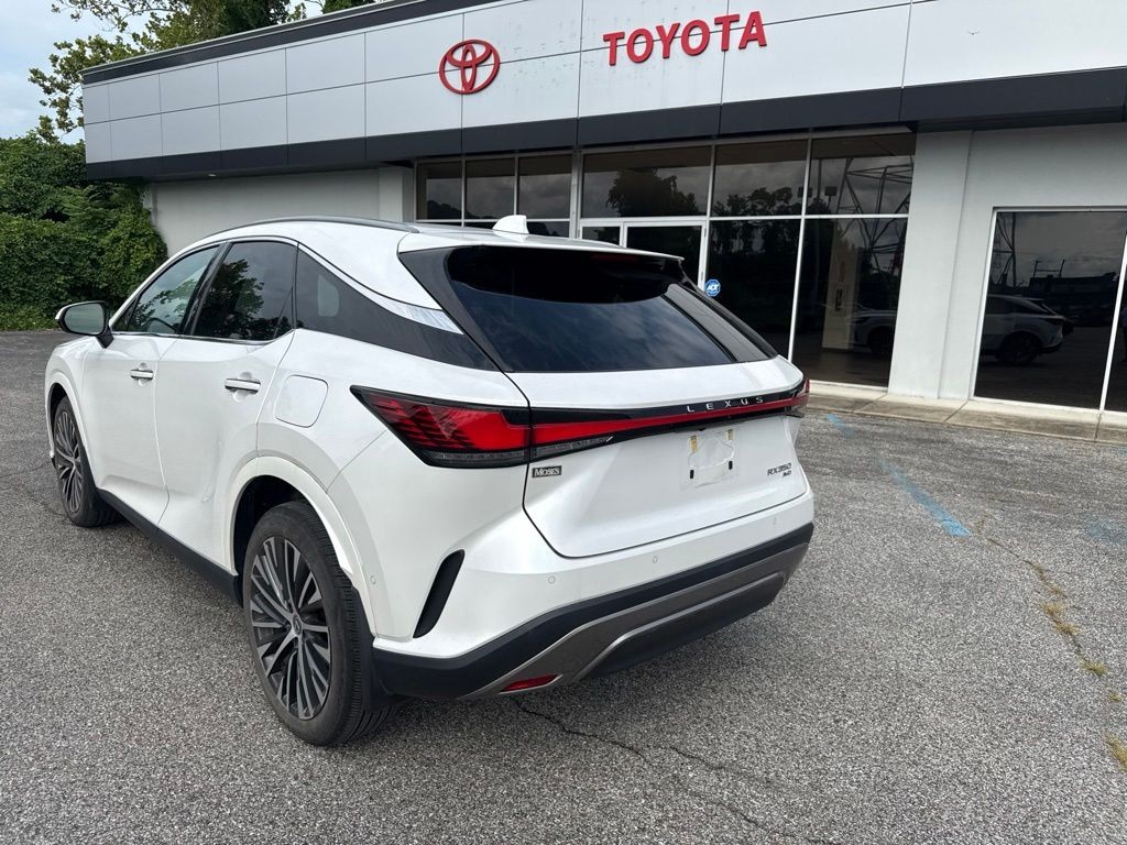 Used 2023 White Lexus 350 Premium Plus image 7